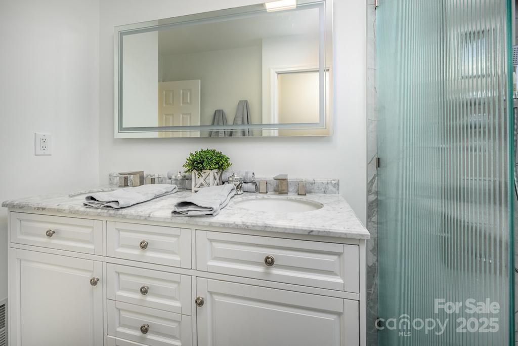 2106 Lynmore Drive — Sherrills Ford
