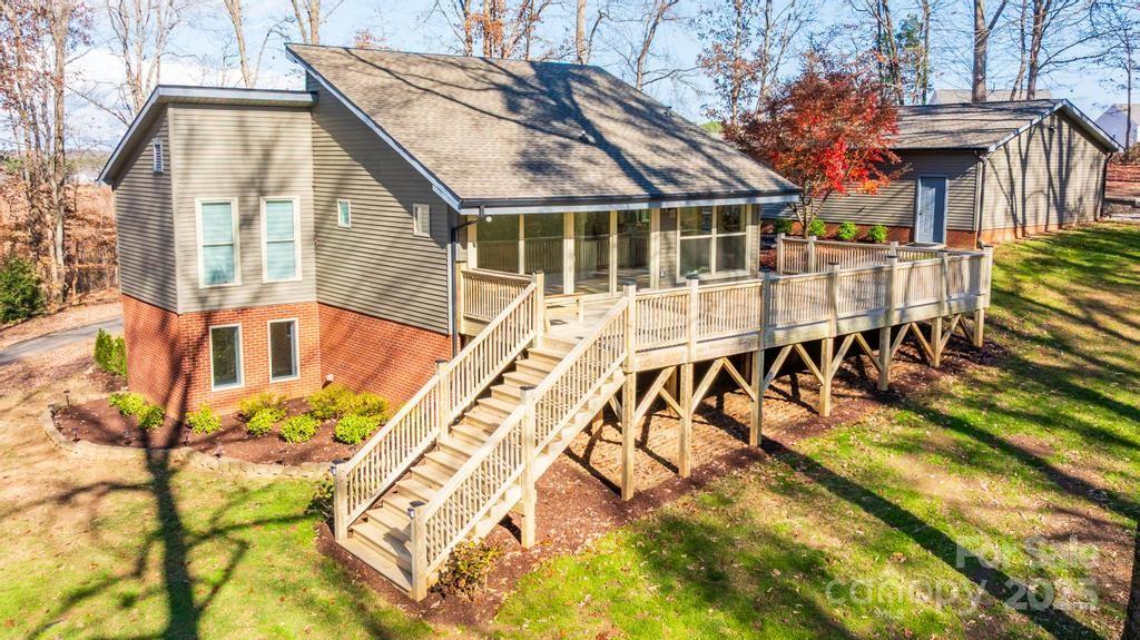 2106 Lynmore Drive — Sherrills Ford