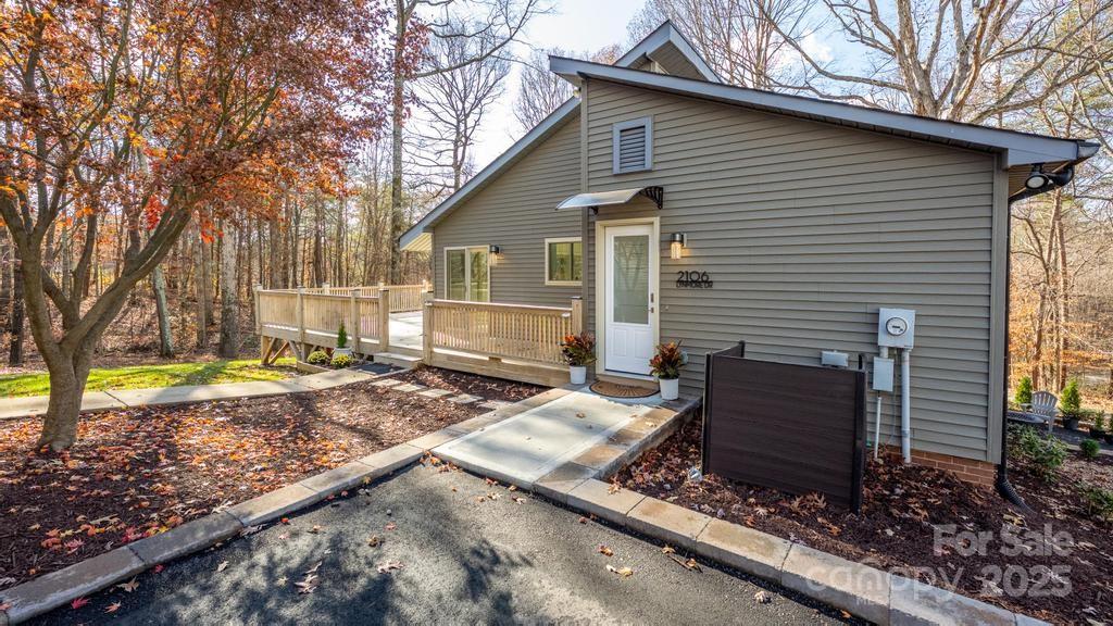 2106 Lynmore Drive — Sherrills Ford