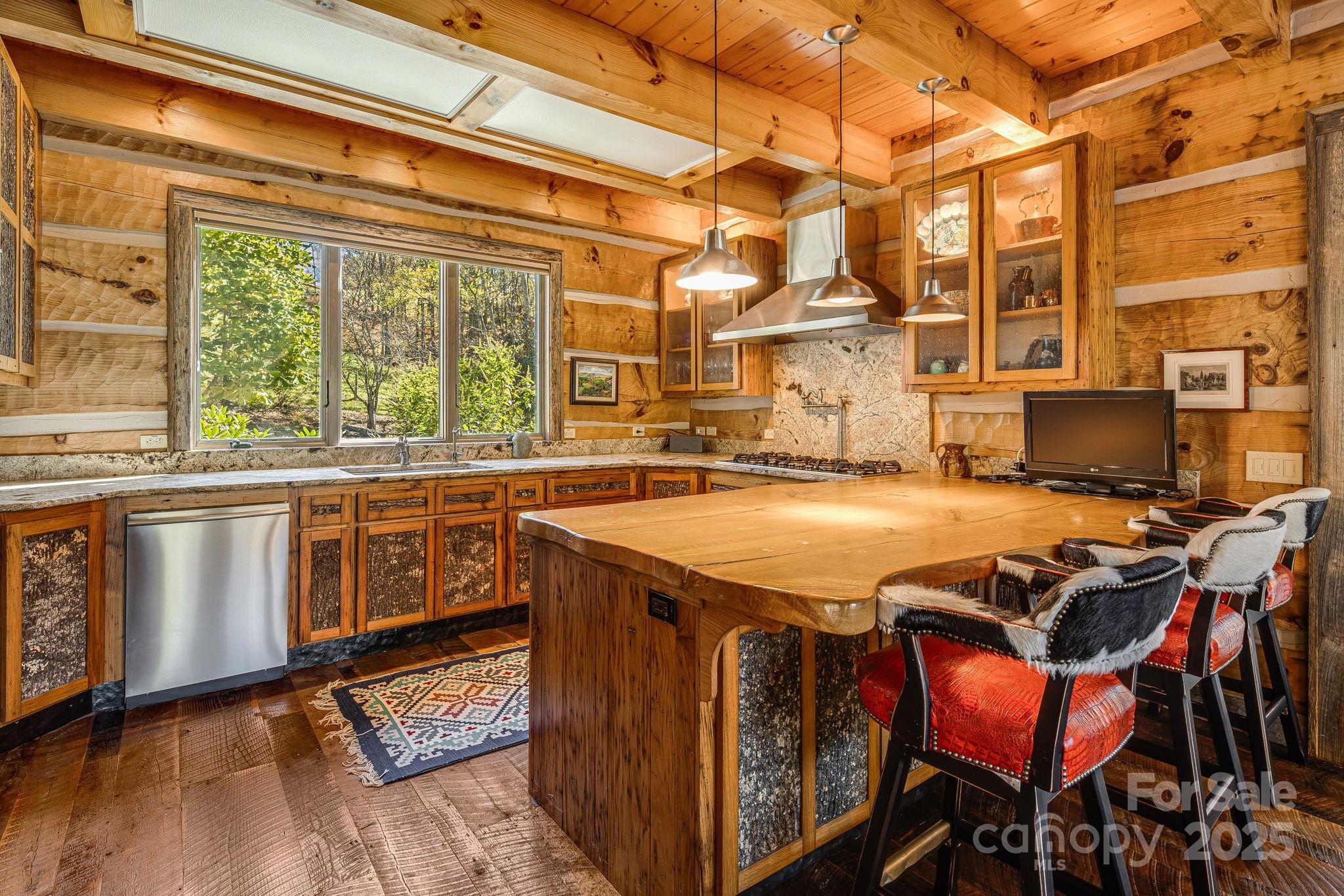 99 Thistle Ridge — Canton
