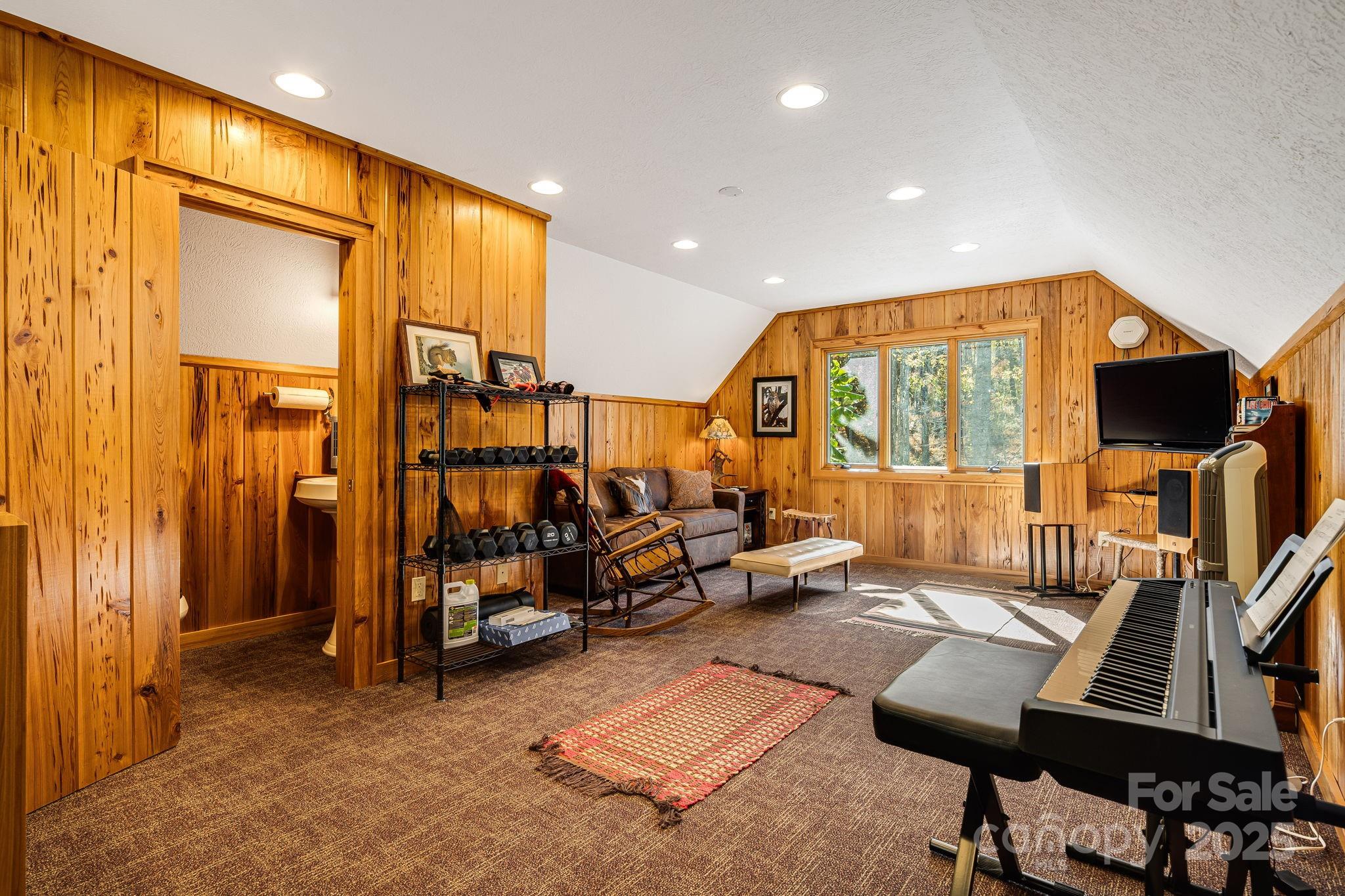 99 Thistle Ridge — Canton