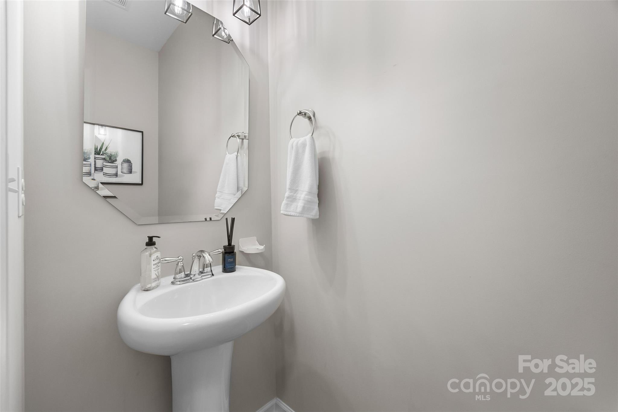 1140 Streamside Lane — York