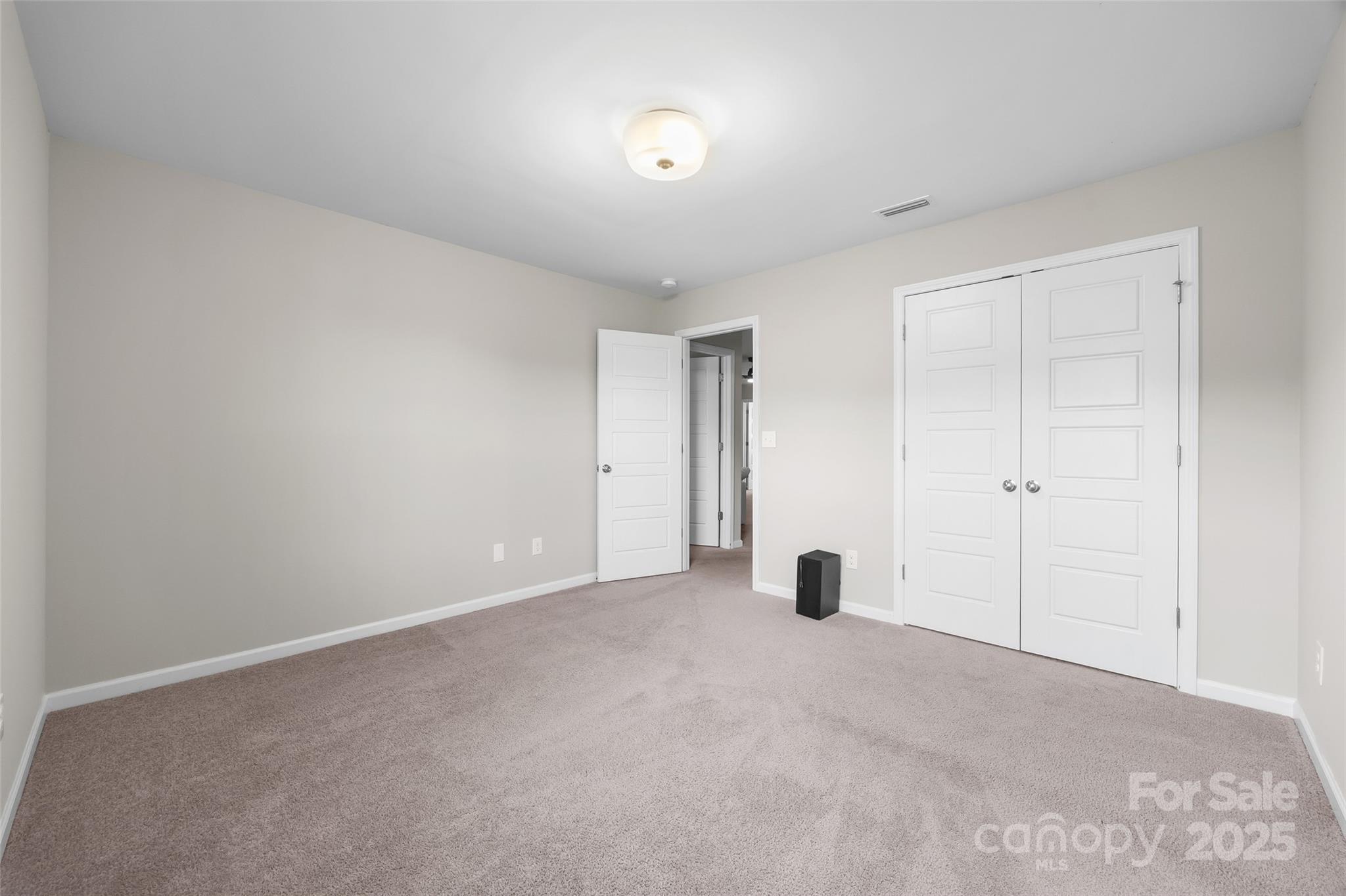1140 Streamside Lane — York