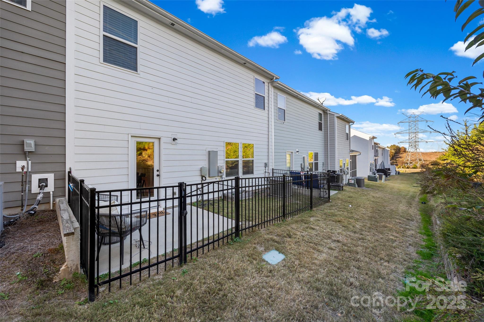 1140 Streamside Lane — York