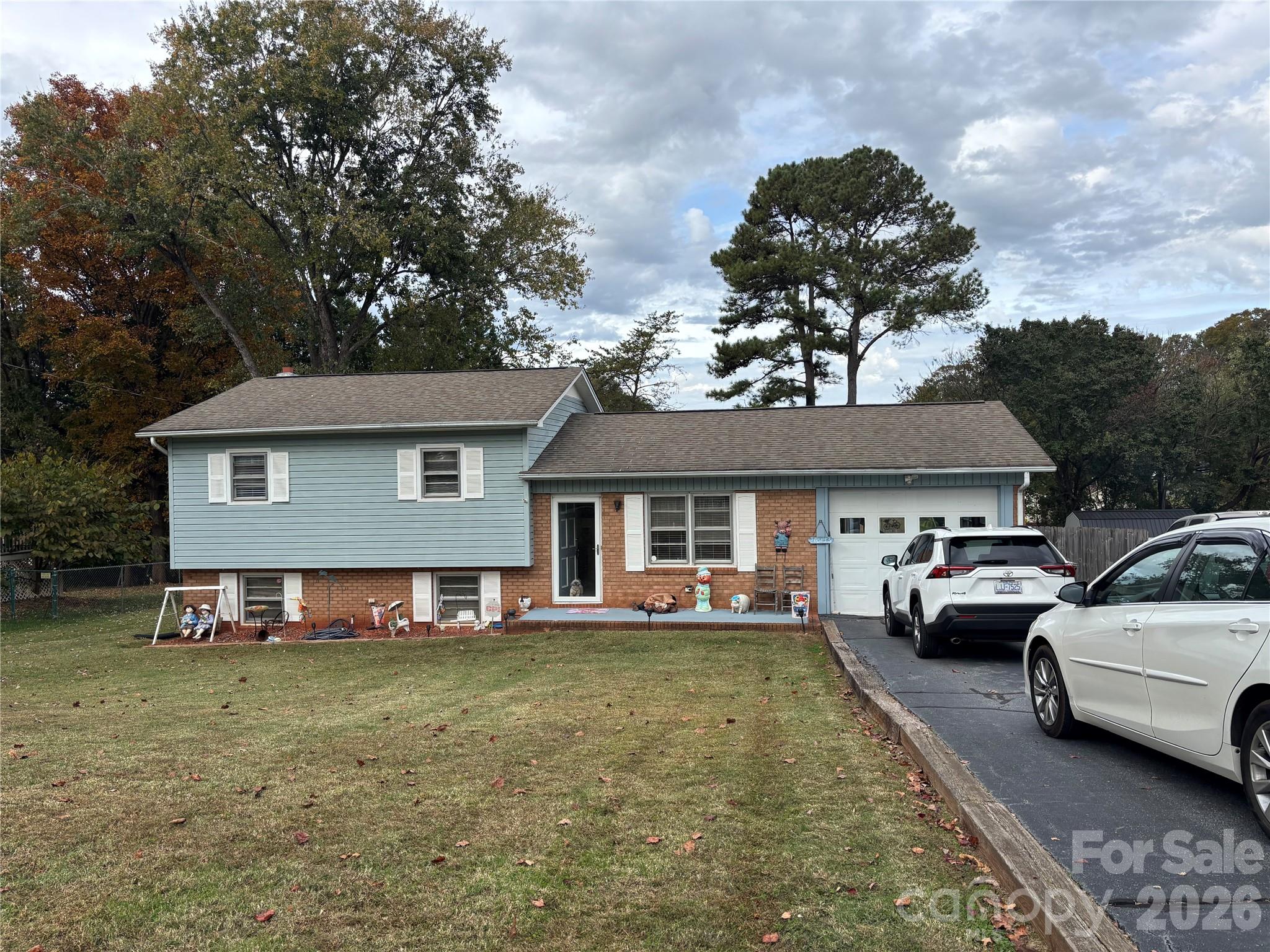 1954 Villa Drive — Newton