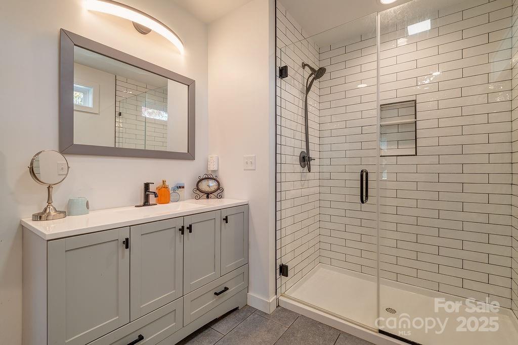 15 Edmond Woods Place — Fairview