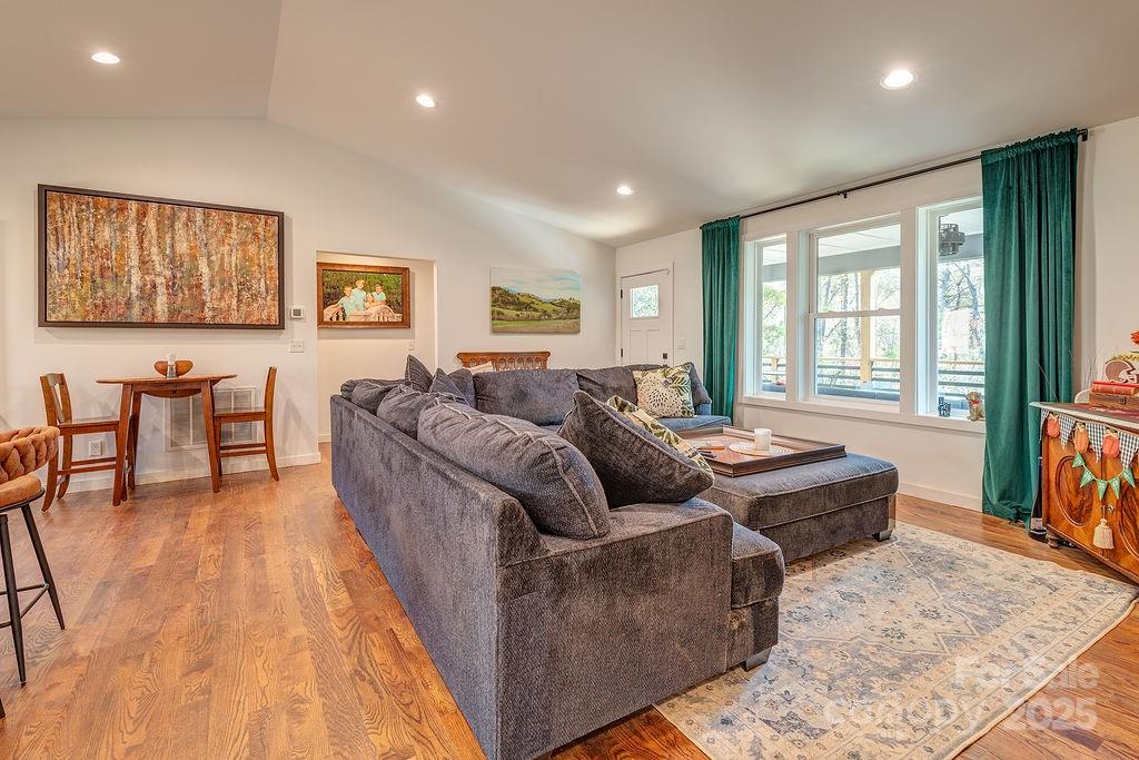 15 Edmond Woods Place — Fairview