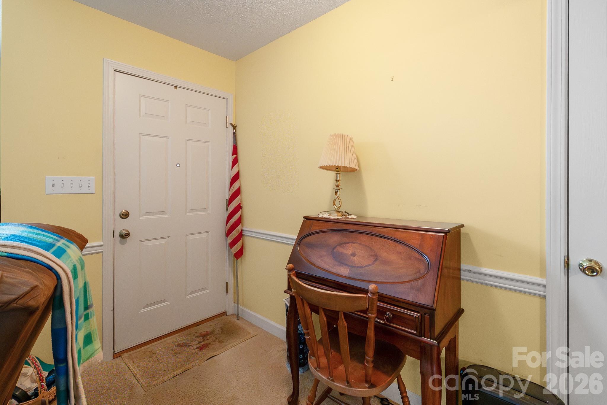 2514 Oxford Circle — Lancaster