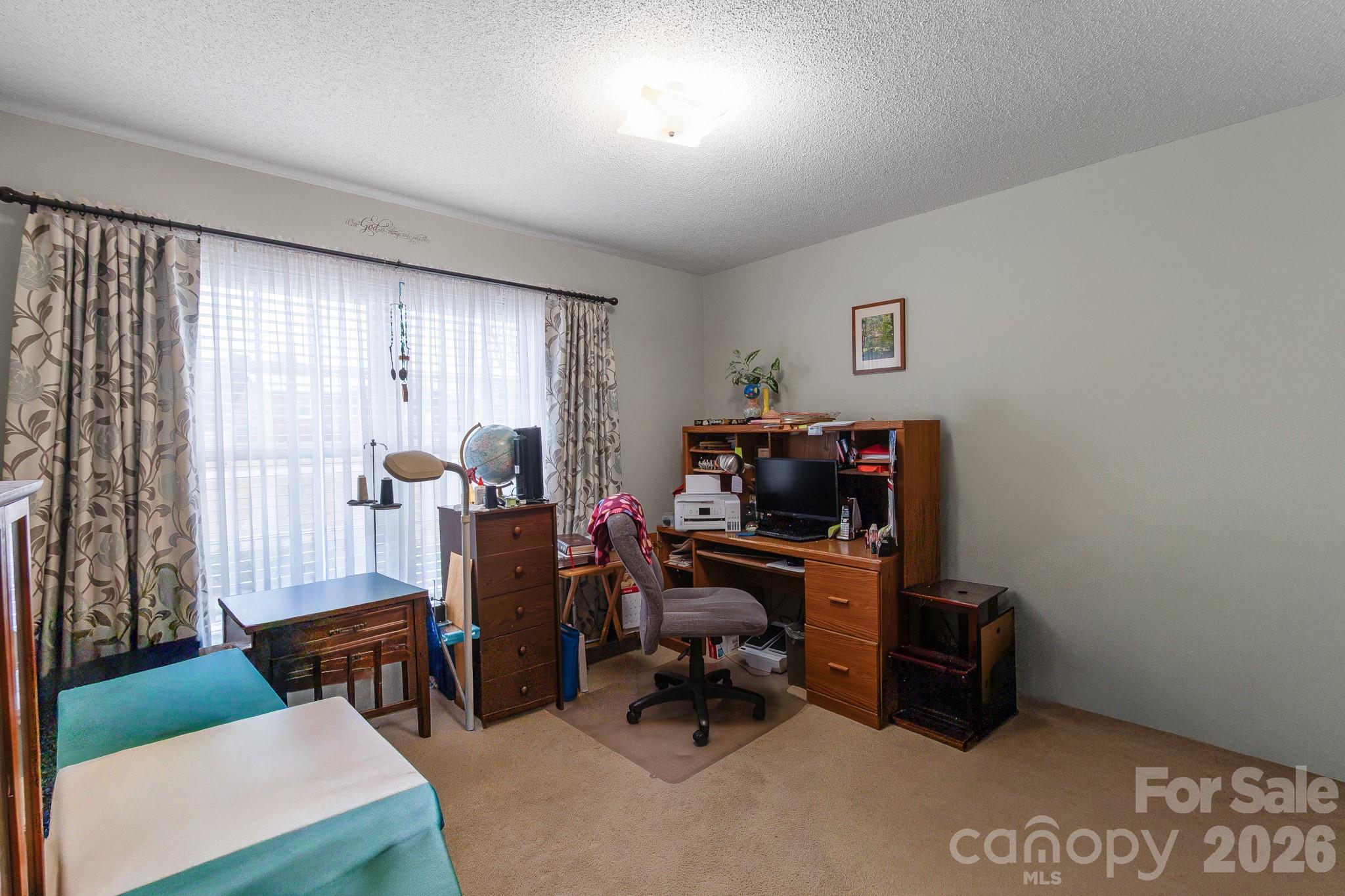 2514 Oxford Circle — Lancaster