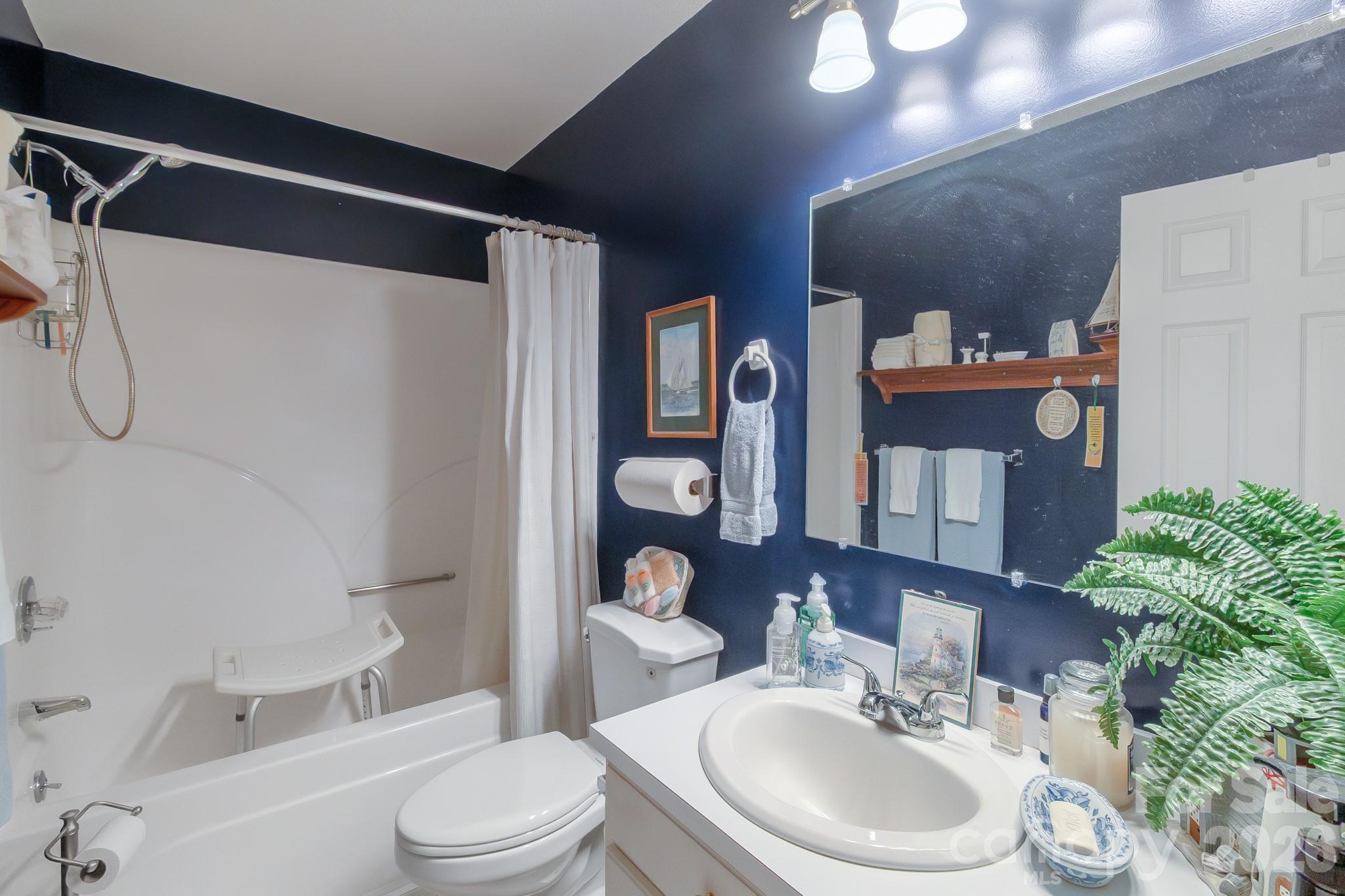 2514 Oxford Circle — Lancaster