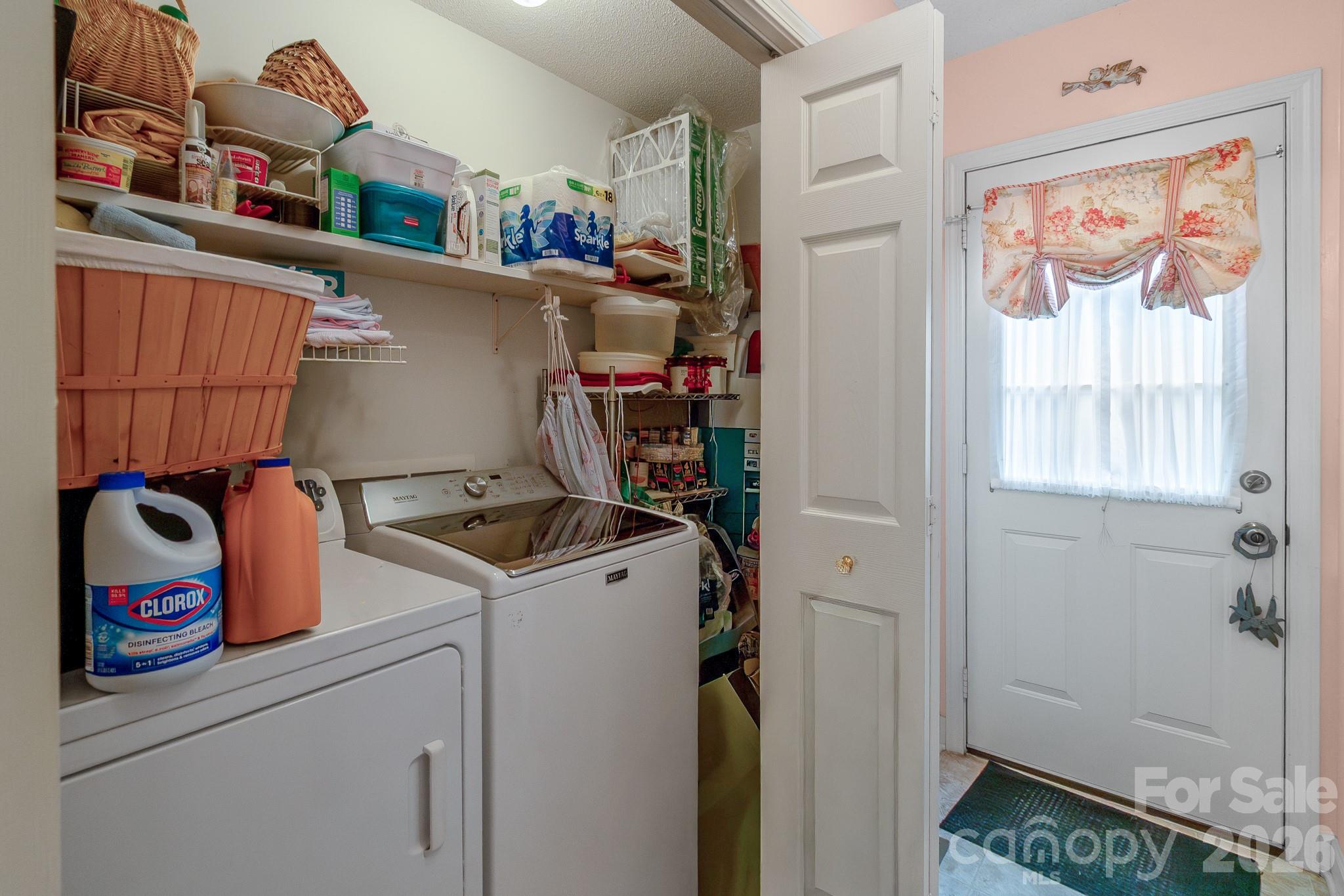 2514 Oxford Circle — Lancaster