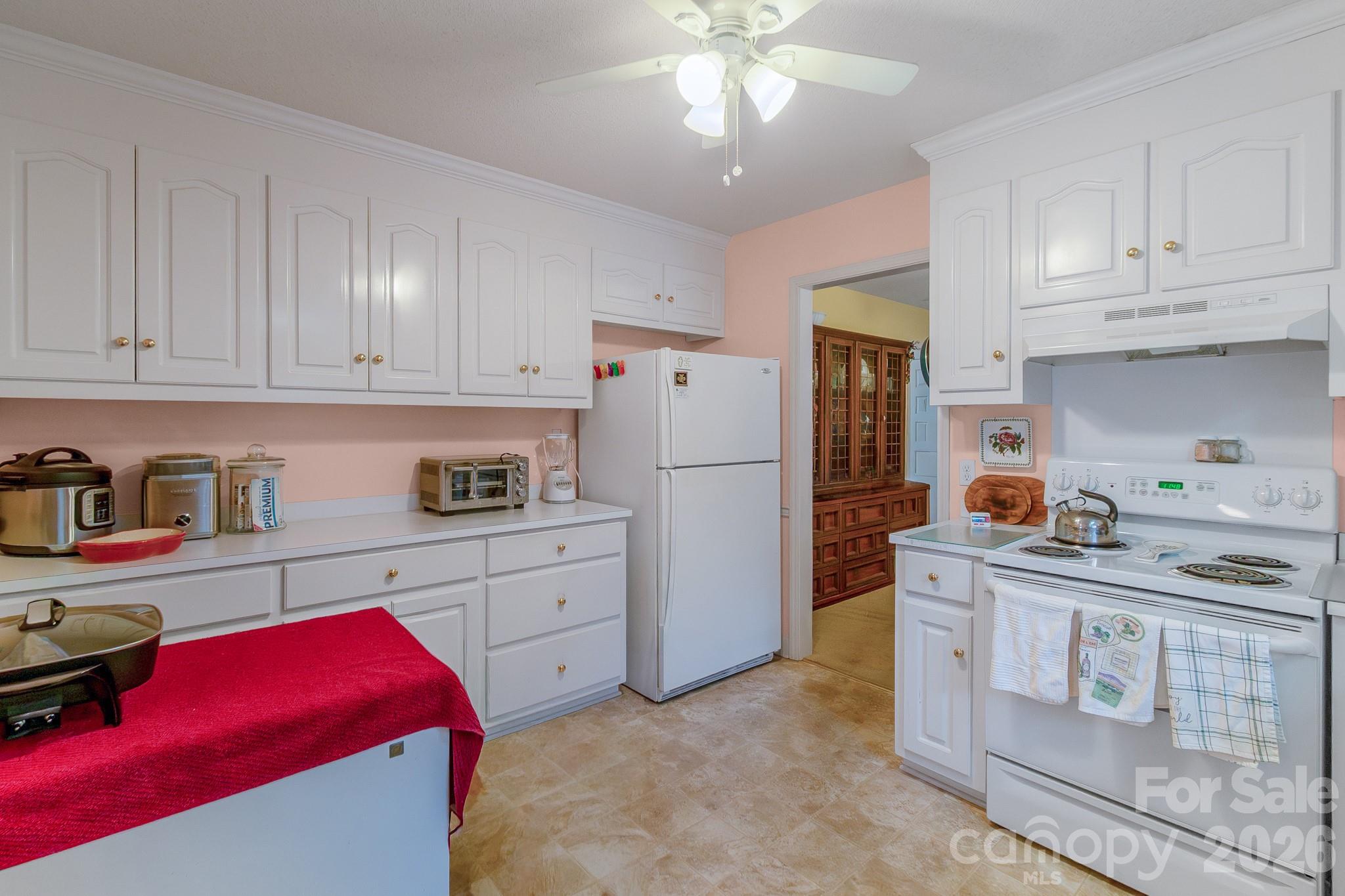 2514 Oxford Circle — Lancaster