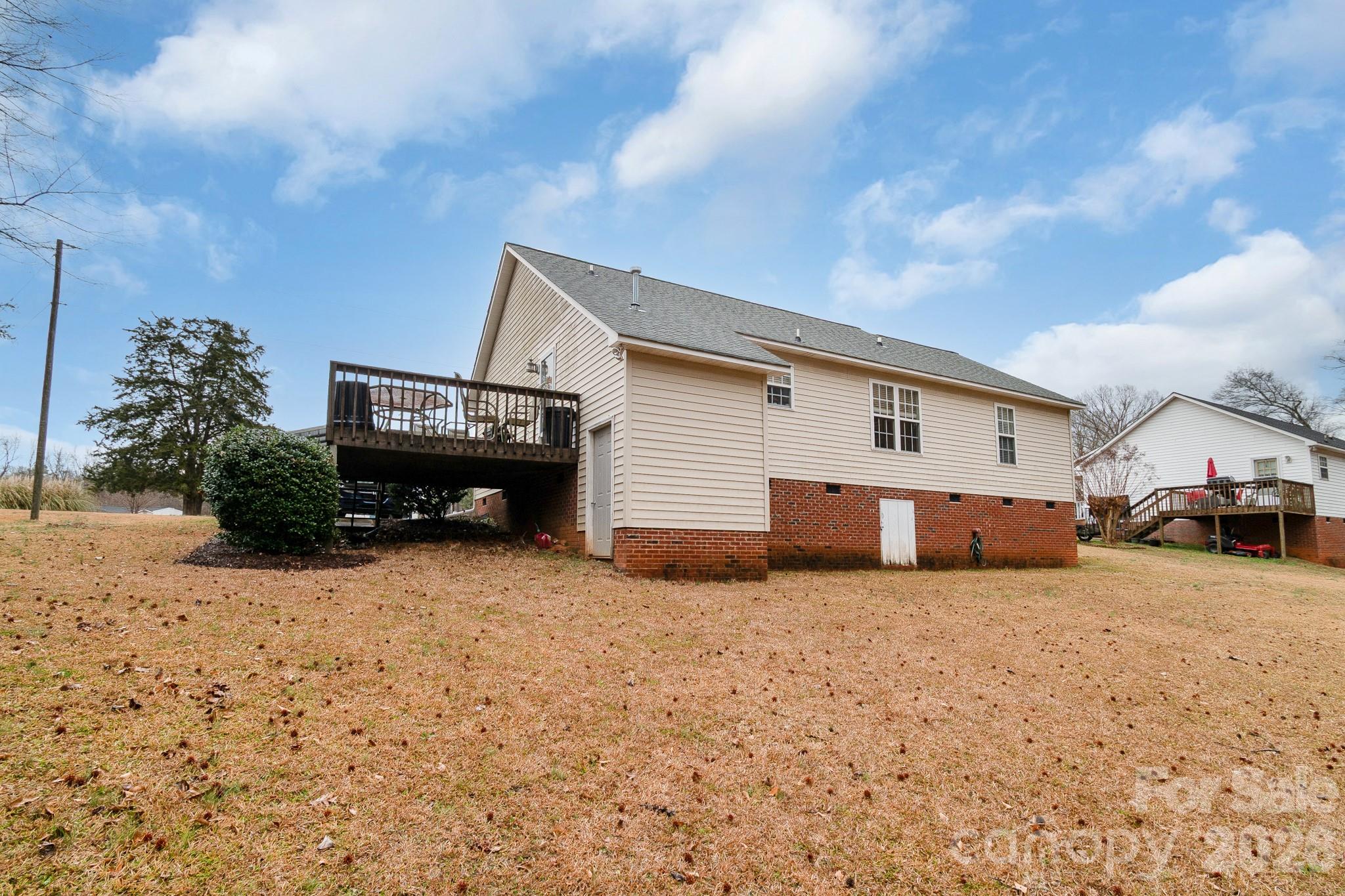 2514 Oxford Circle — Lancaster