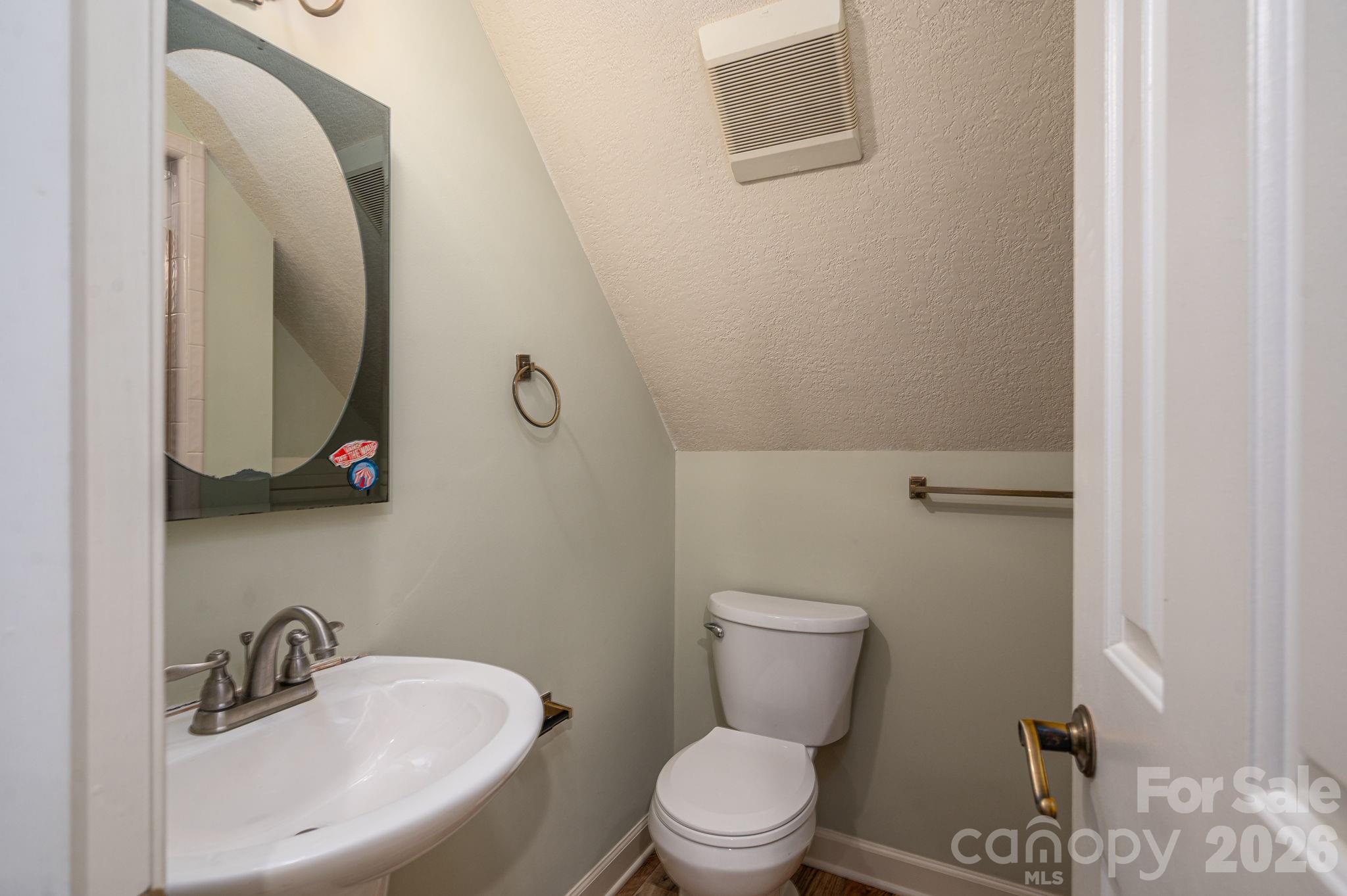 208 Hollow Road — Lincolnton