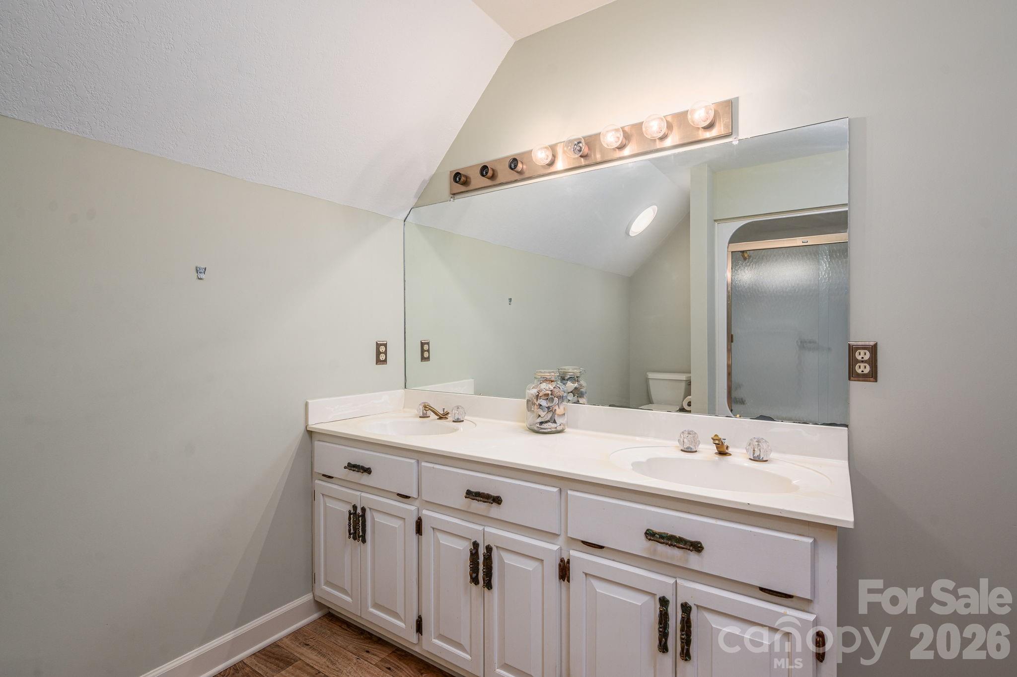 208 Hollow Road — Lincolnton