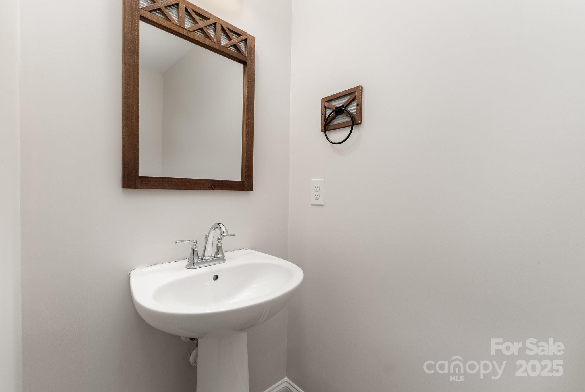 334 Embers Lane — Clover