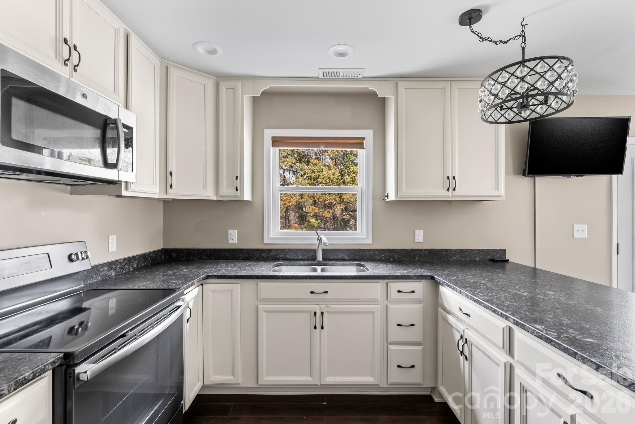 24 Ian River Drive — Asheville