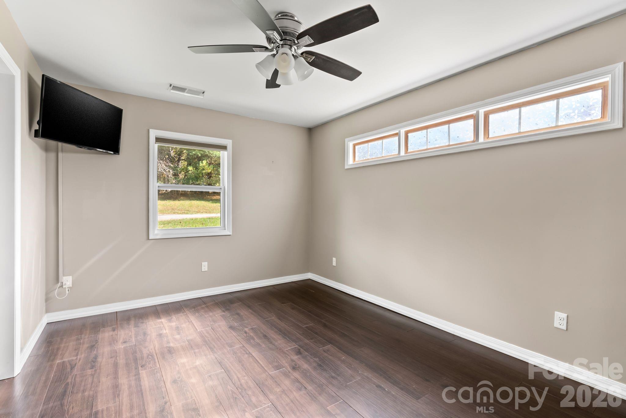 24 Ian River Drive — Asheville