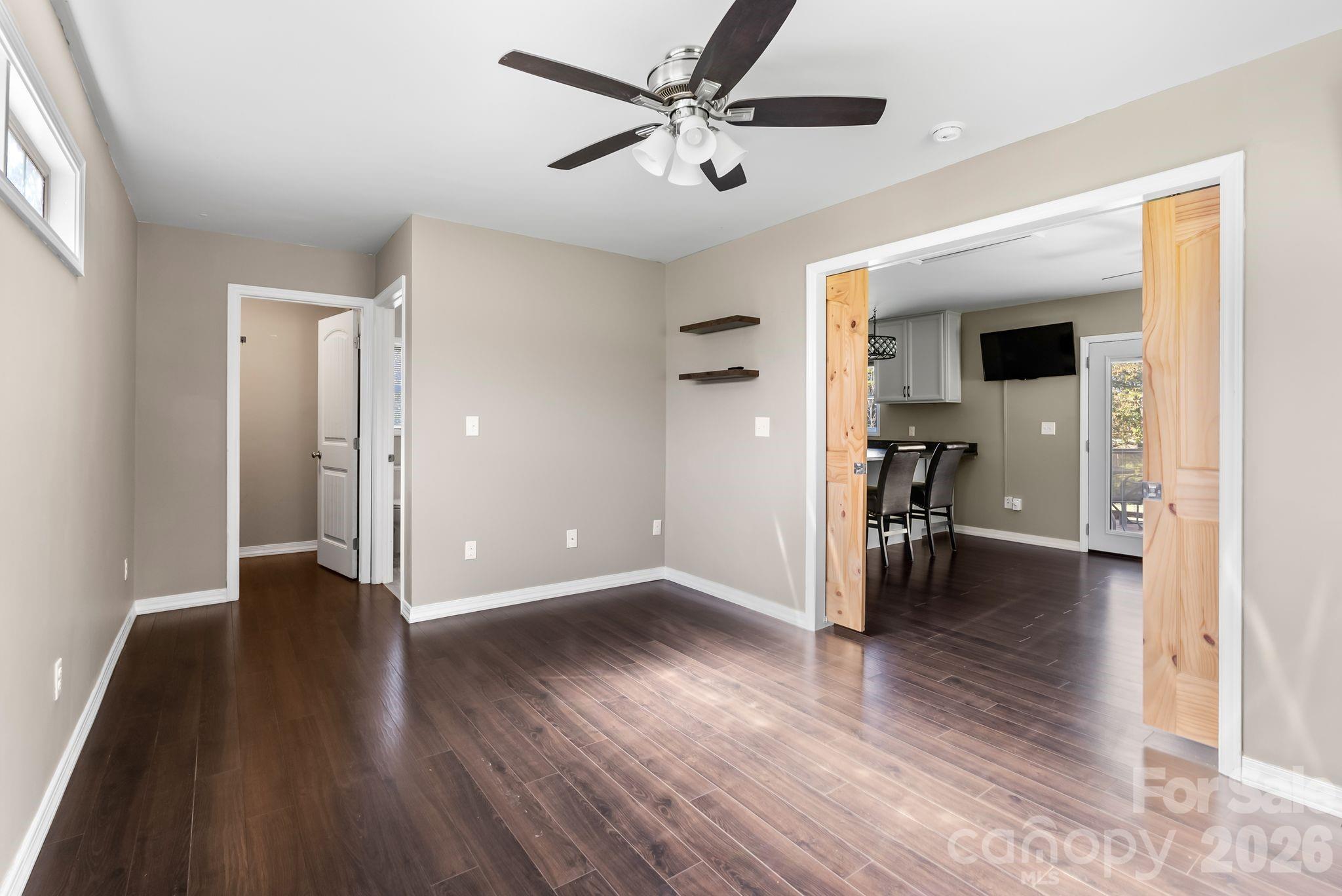 24 Ian River Drive — Asheville