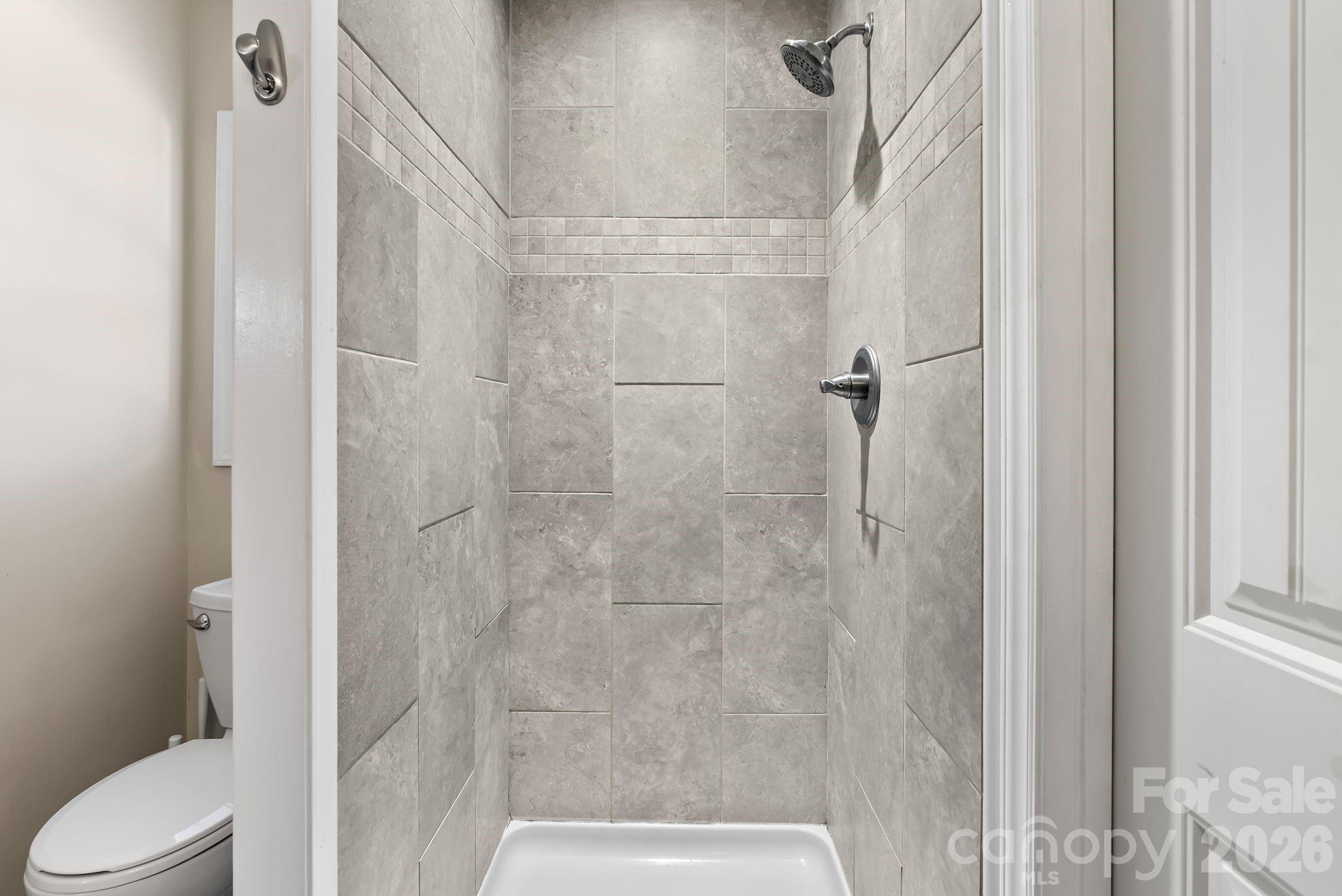 24 Ian River Drive — Asheville