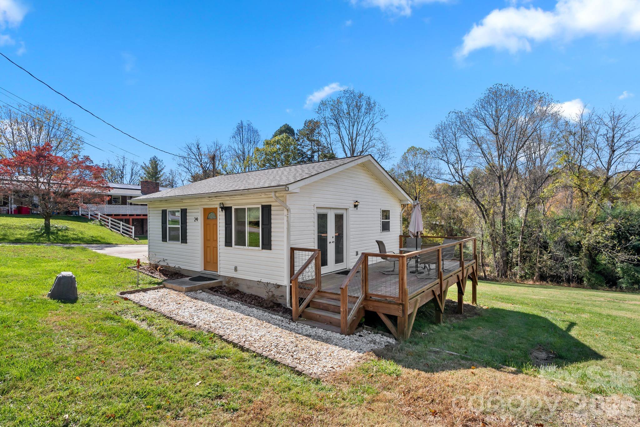 24 Ian River Drive — Asheville