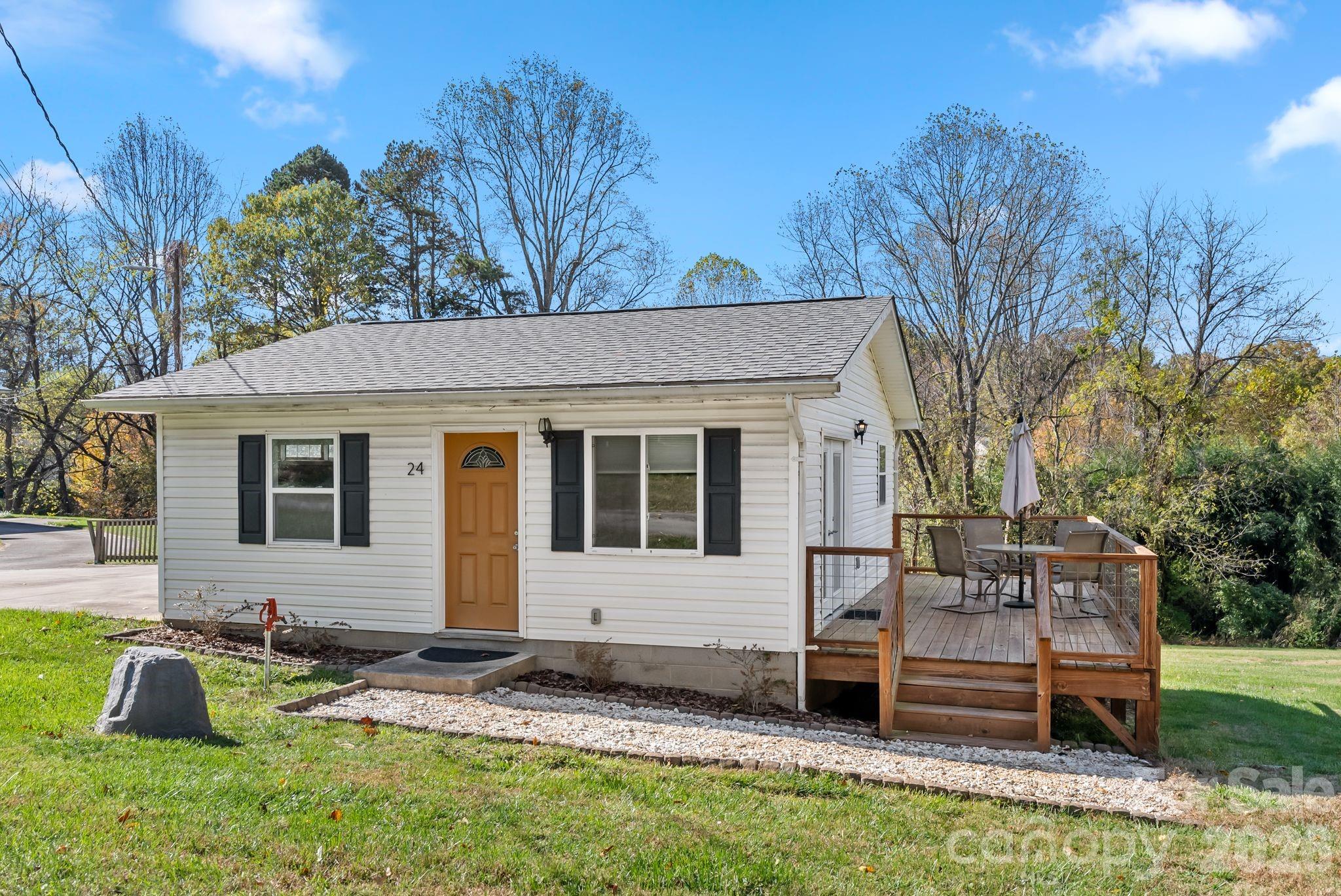 24 Ian River Drive — Asheville