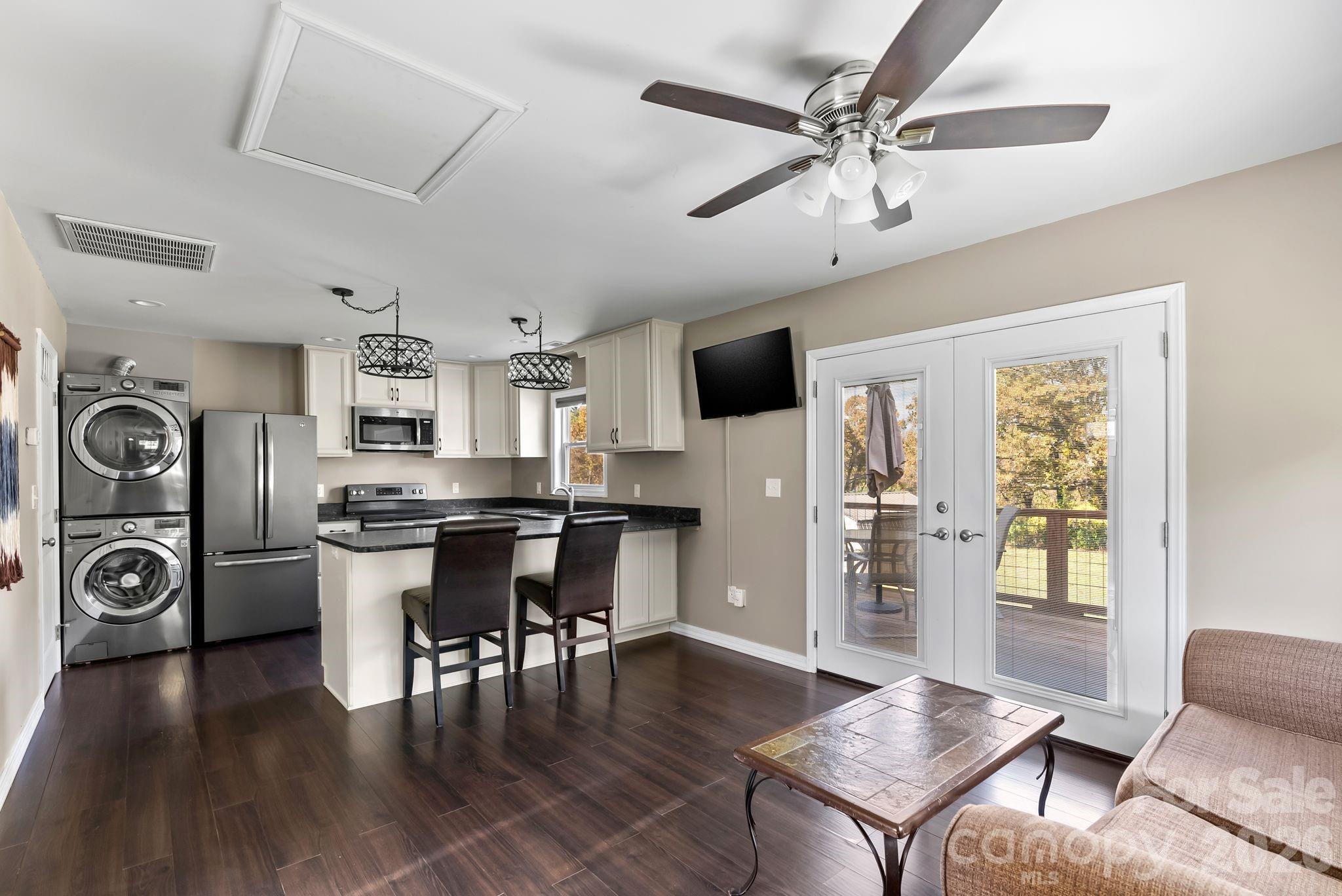24 Ian River Drive — Asheville