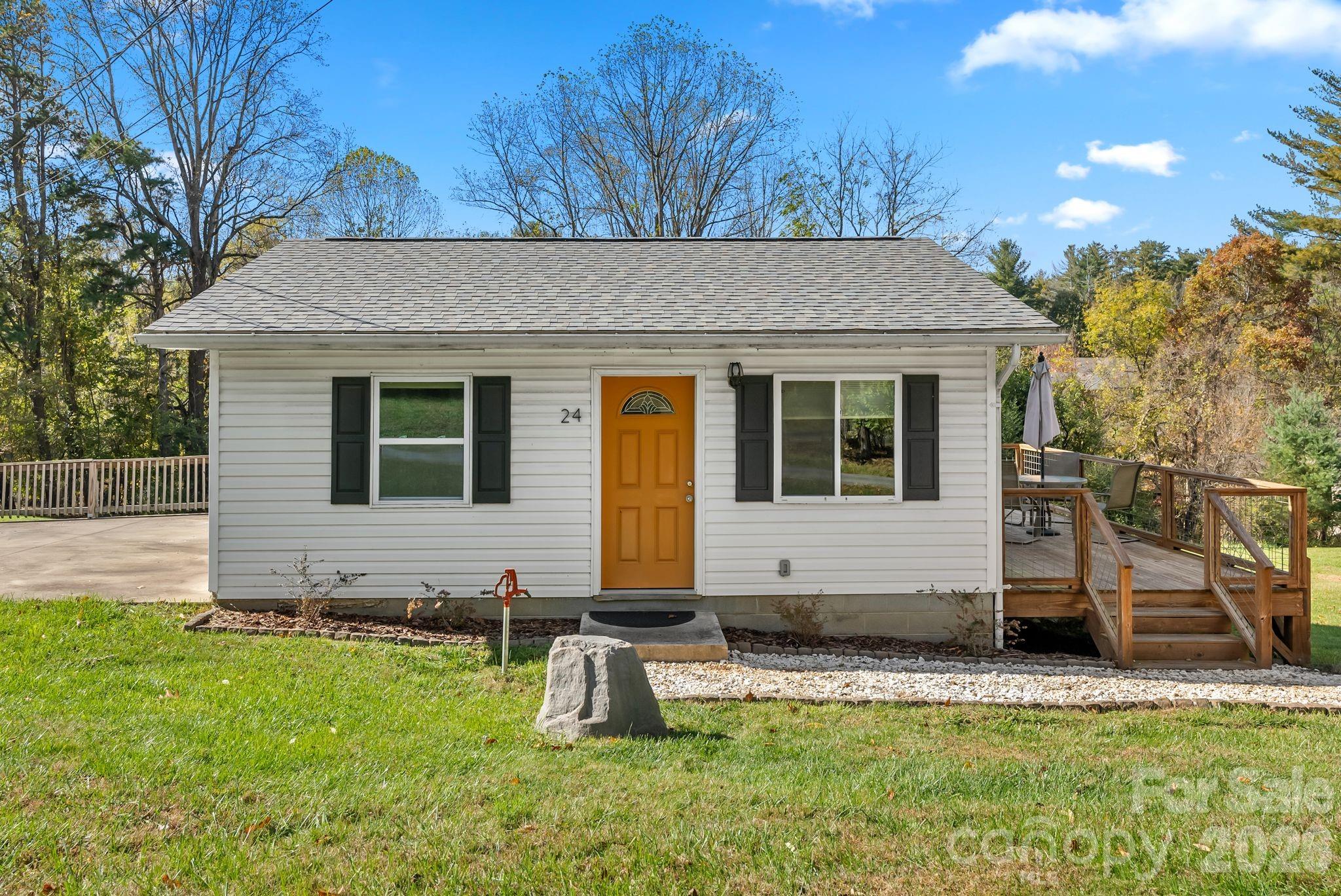 24 Ian River Drive — Asheville