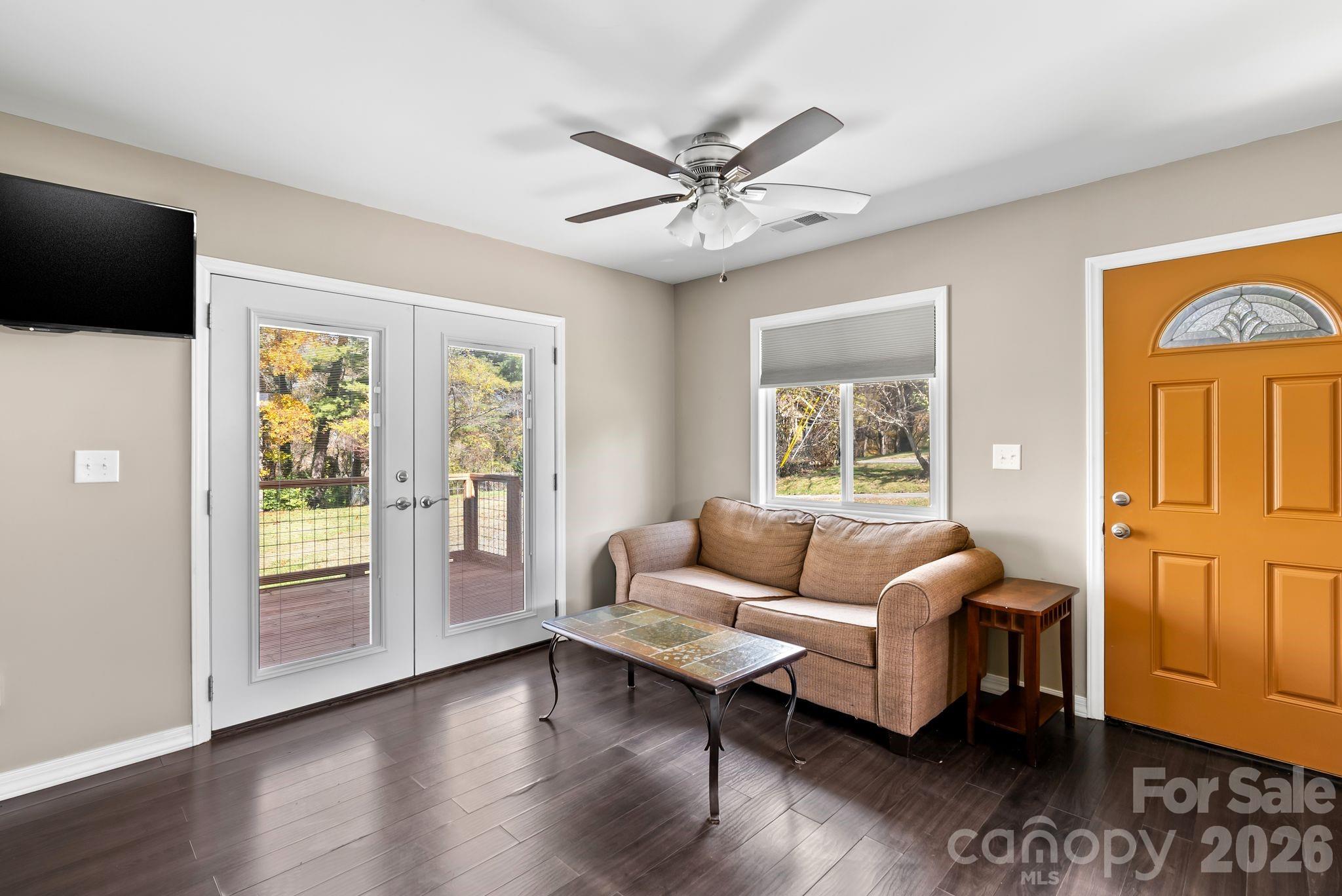 24 Ian River Drive — Asheville