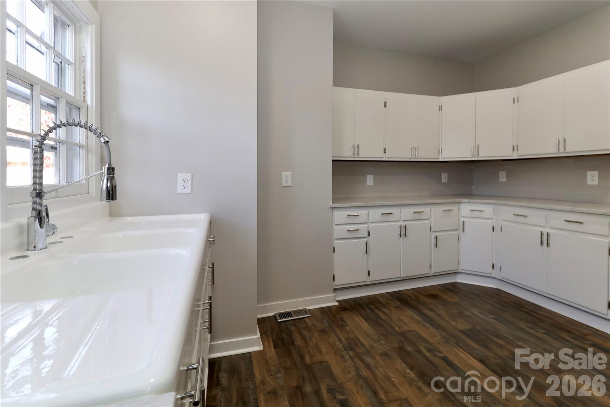 313 Dingler Avenue — Mooresville
