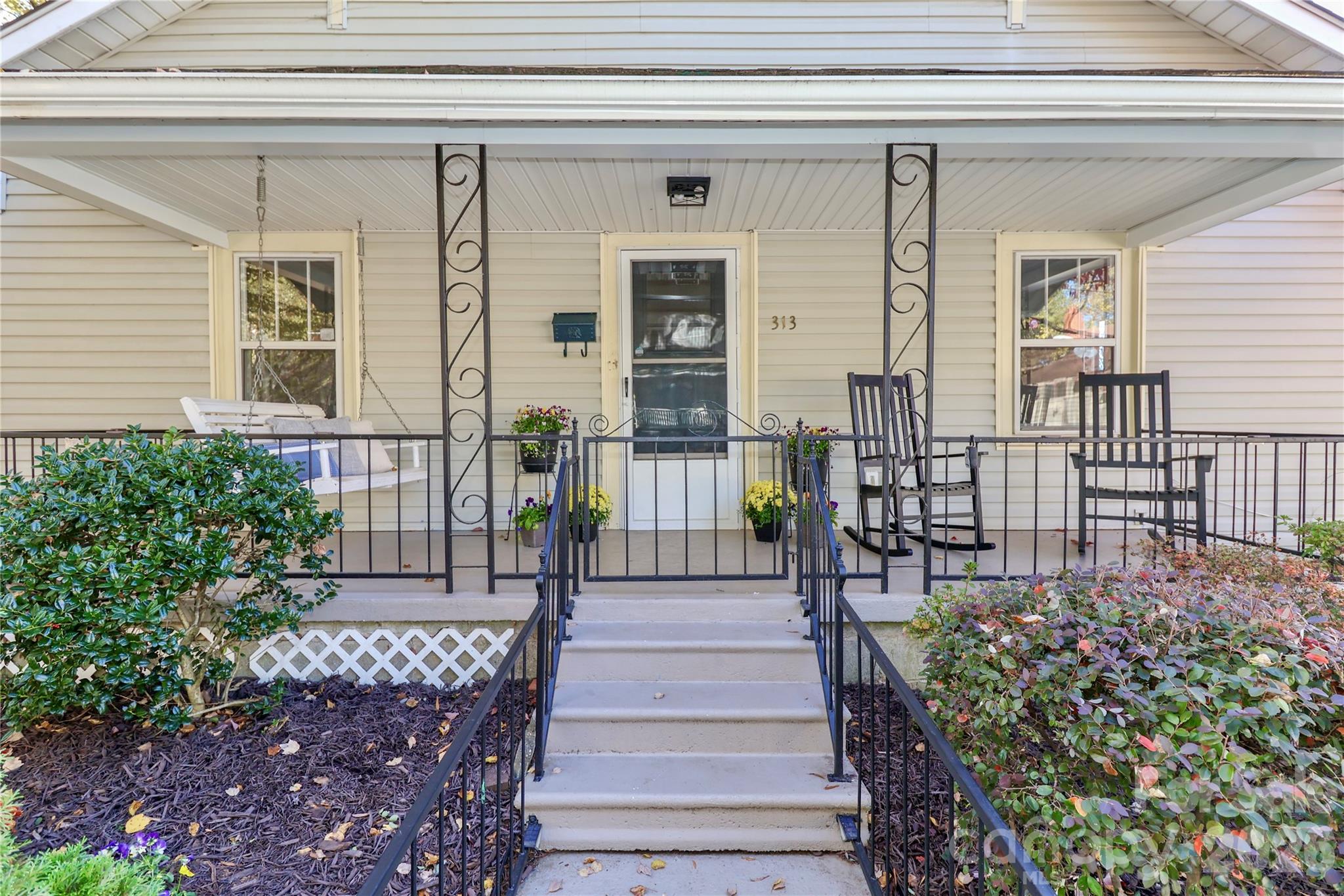 313 Dingler Avenue — Mooresville