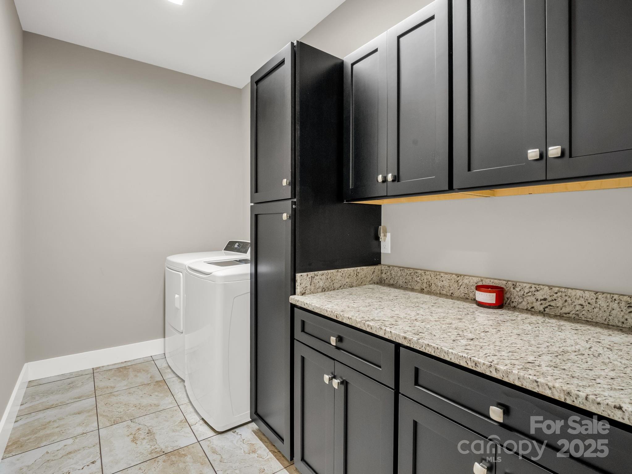5588 Table View Lane — Lenoir