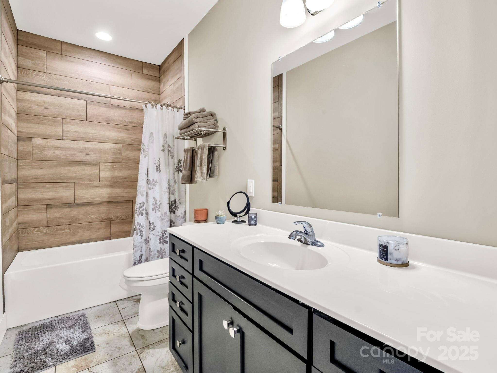 5588 Table View Lane — Lenoir