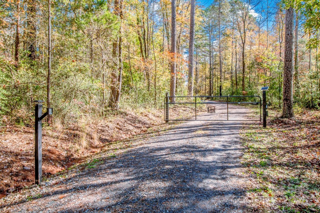 4901 Chapel Grove Road — Gastonia