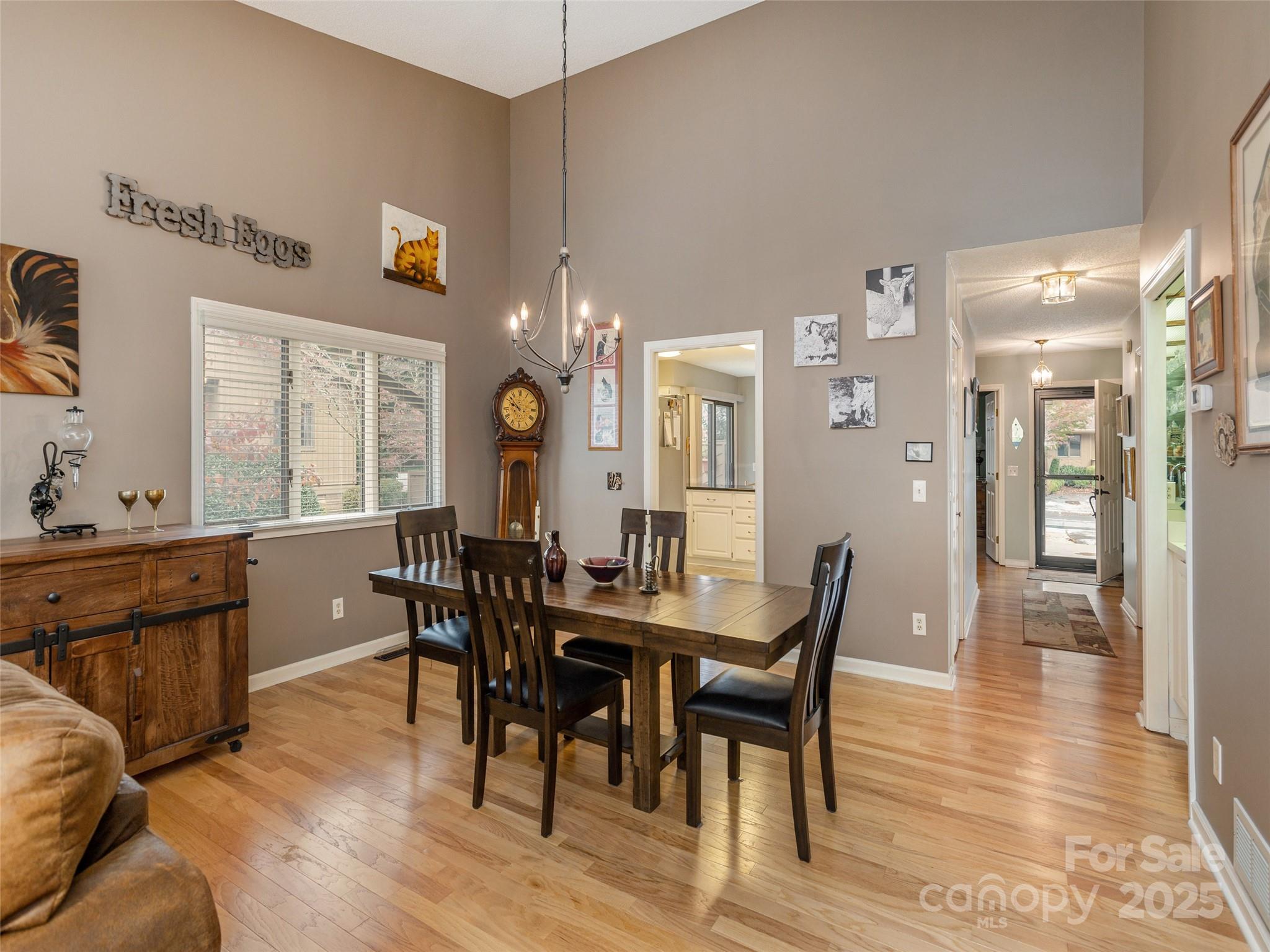 606 Red Oak Drive — Hendersonville