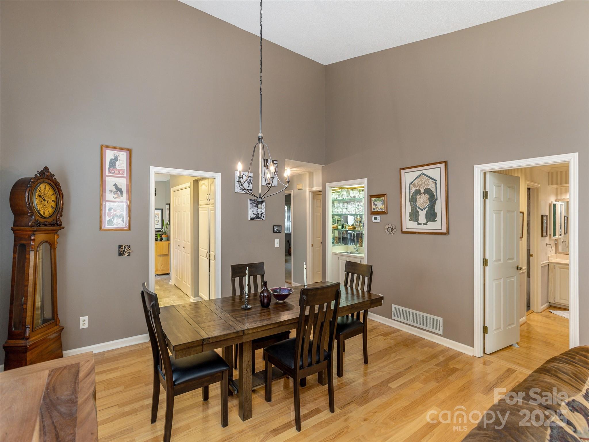 606 Red Oak Drive — Hendersonville