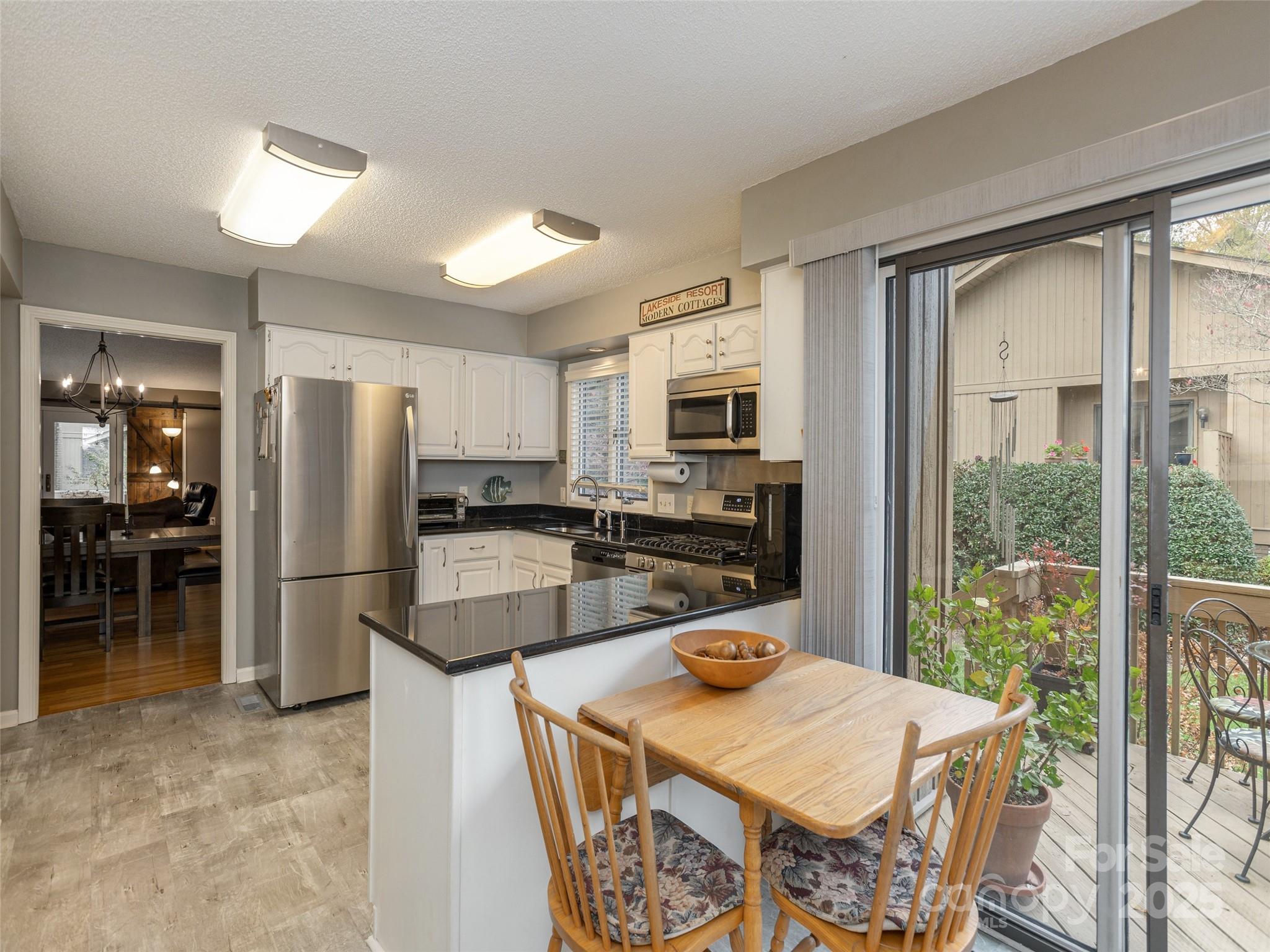 606 Red Oak Drive — Hendersonville