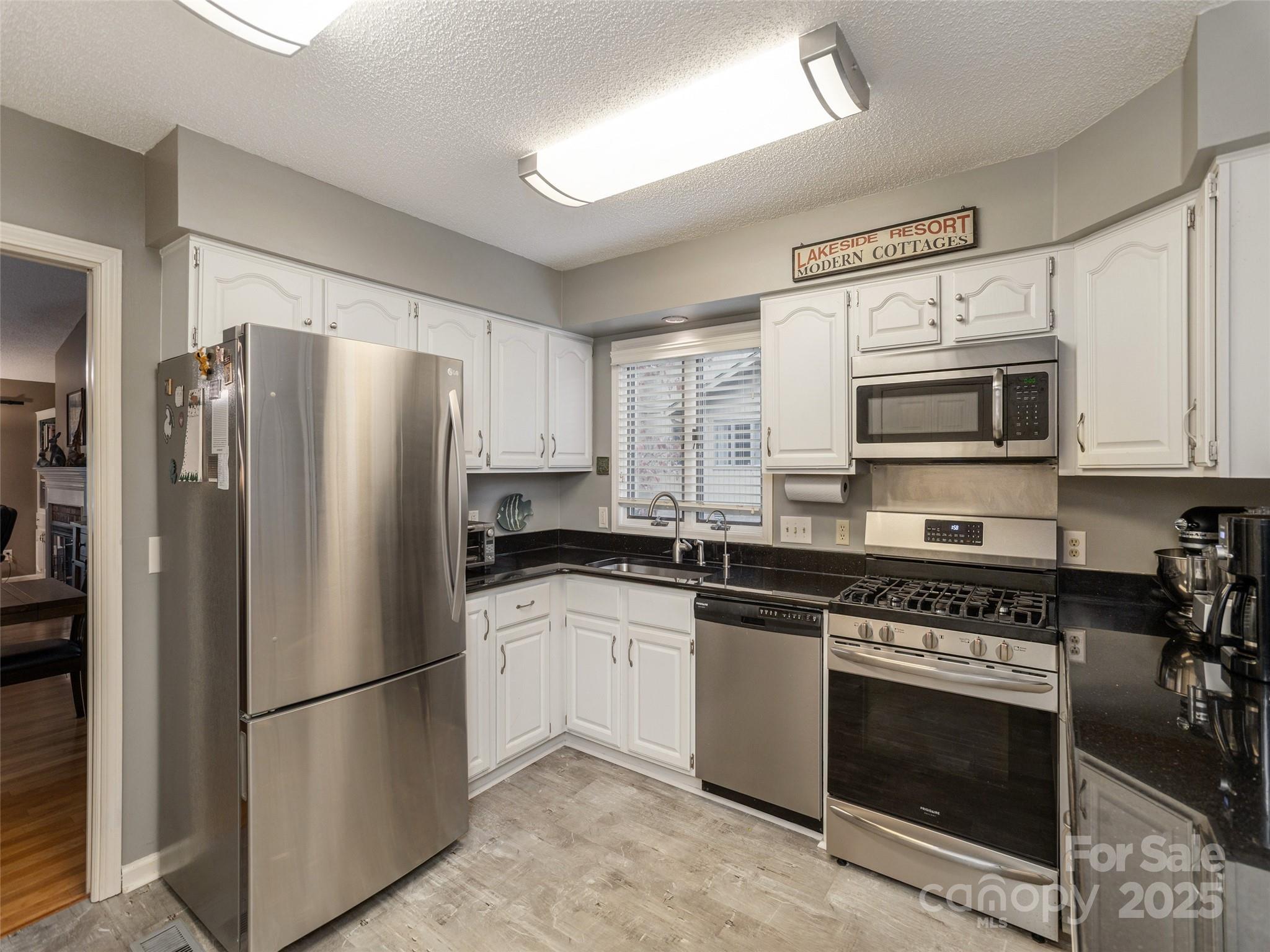 606 Red Oak Drive — Hendersonville