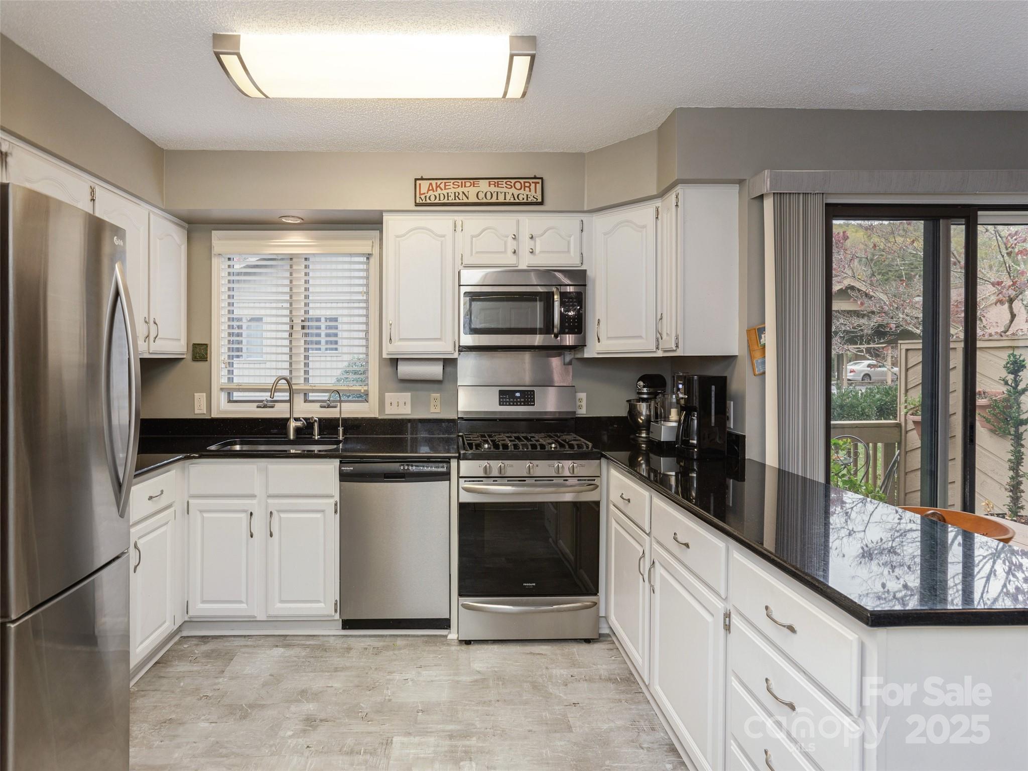 606 Red Oak Drive — Hendersonville