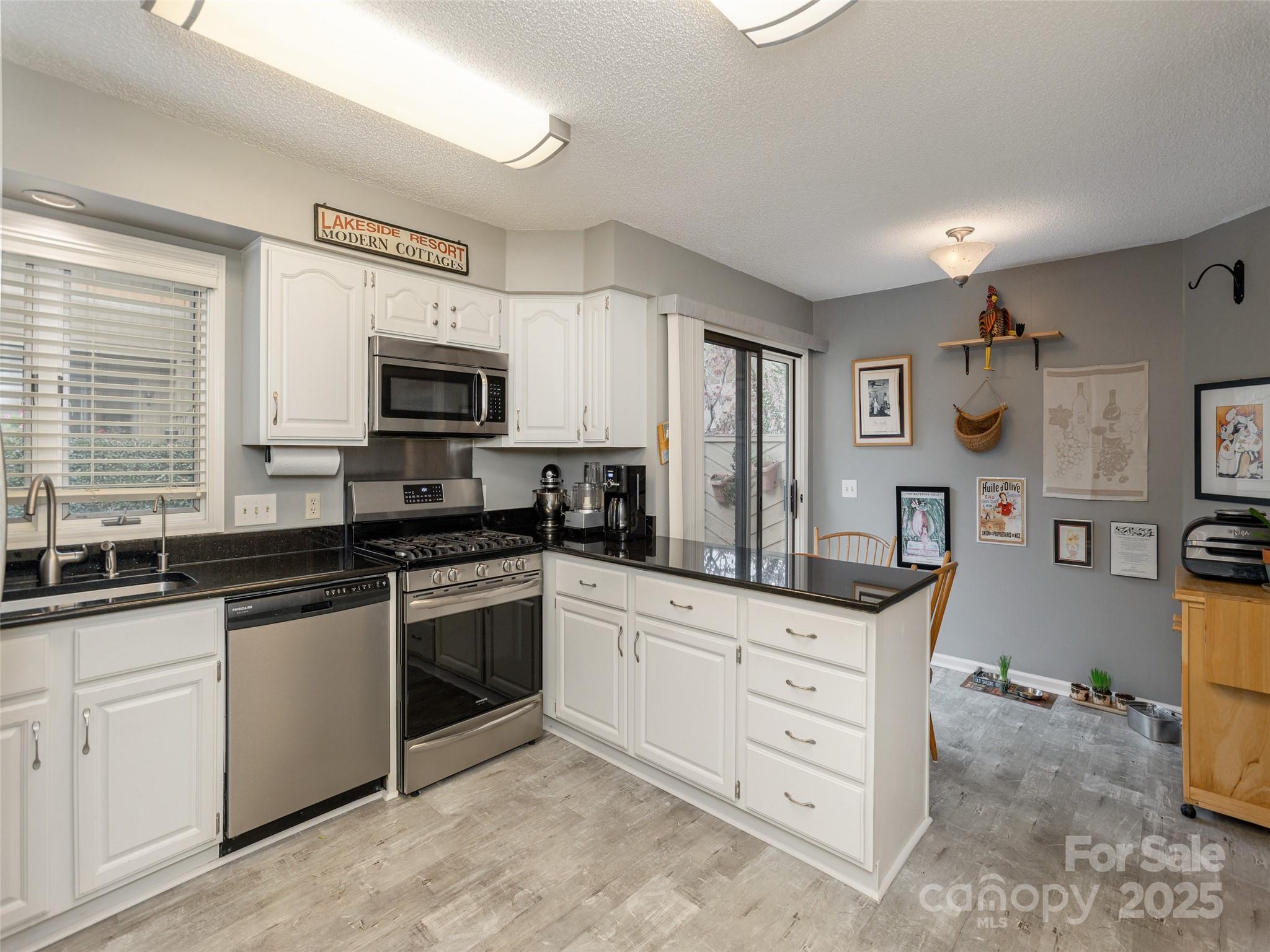 606 Red Oak Drive — Hendersonville