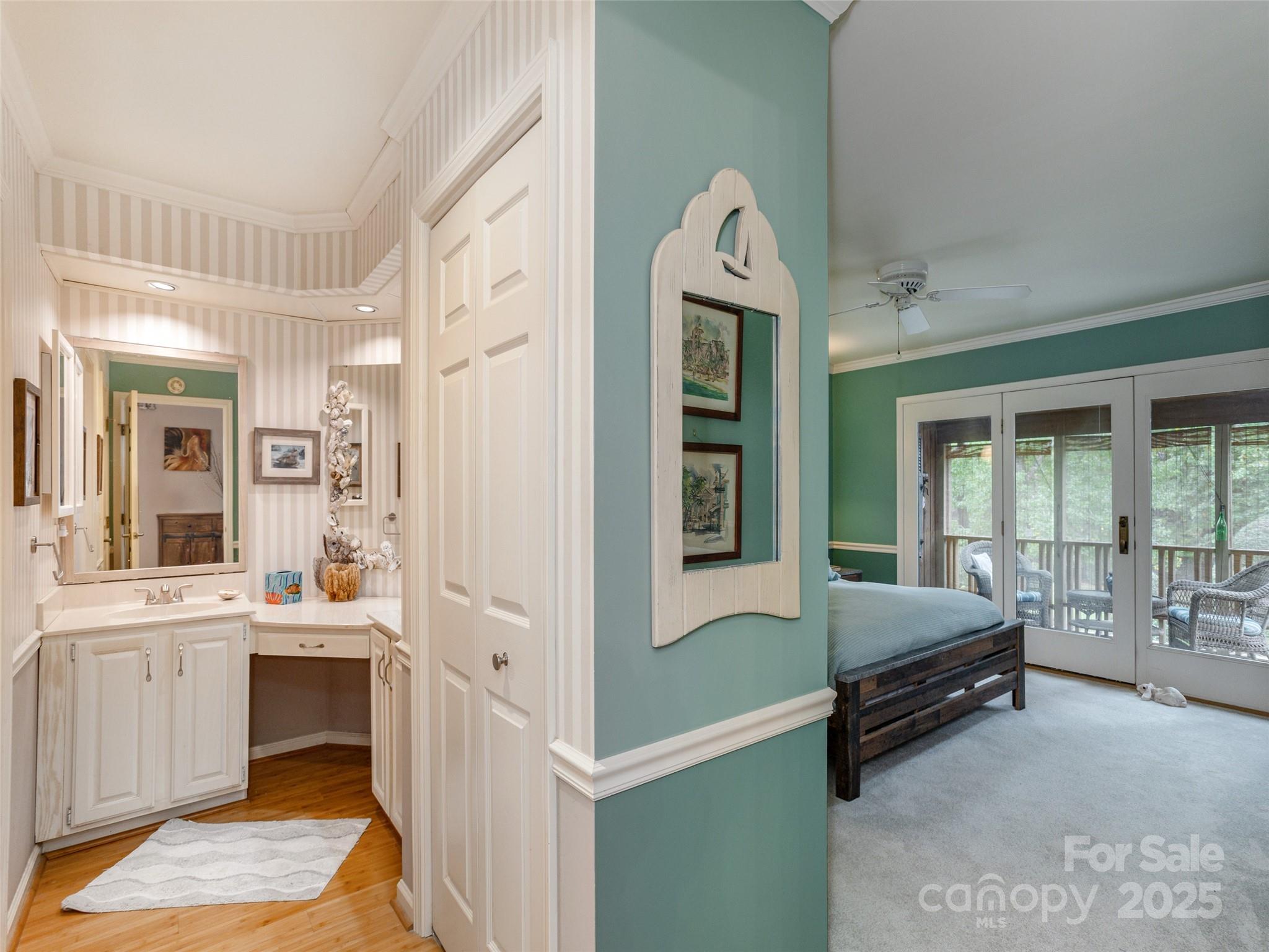 606 Red Oak Drive — Hendersonville