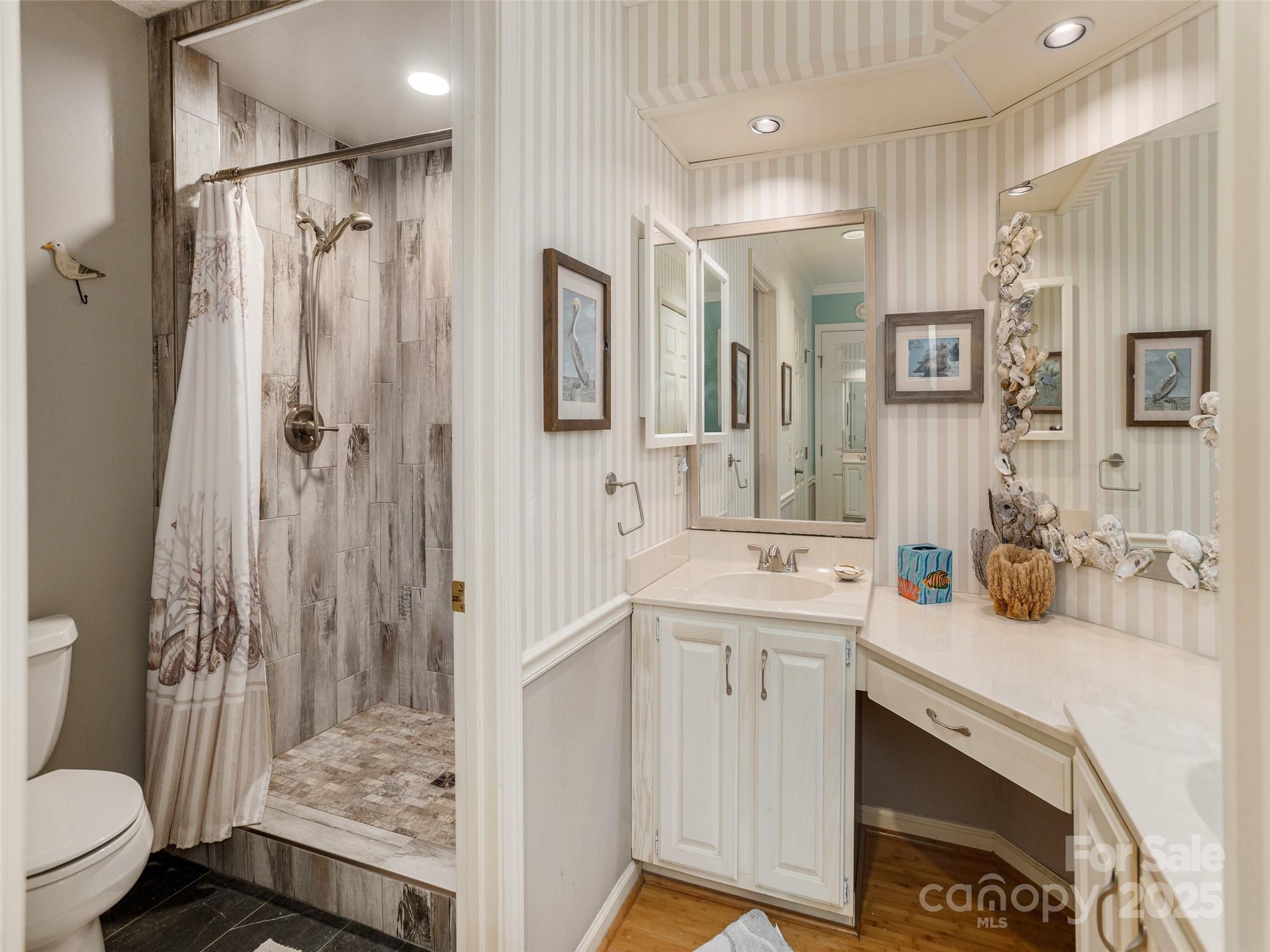 606 Red Oak Drive — Hendersonville