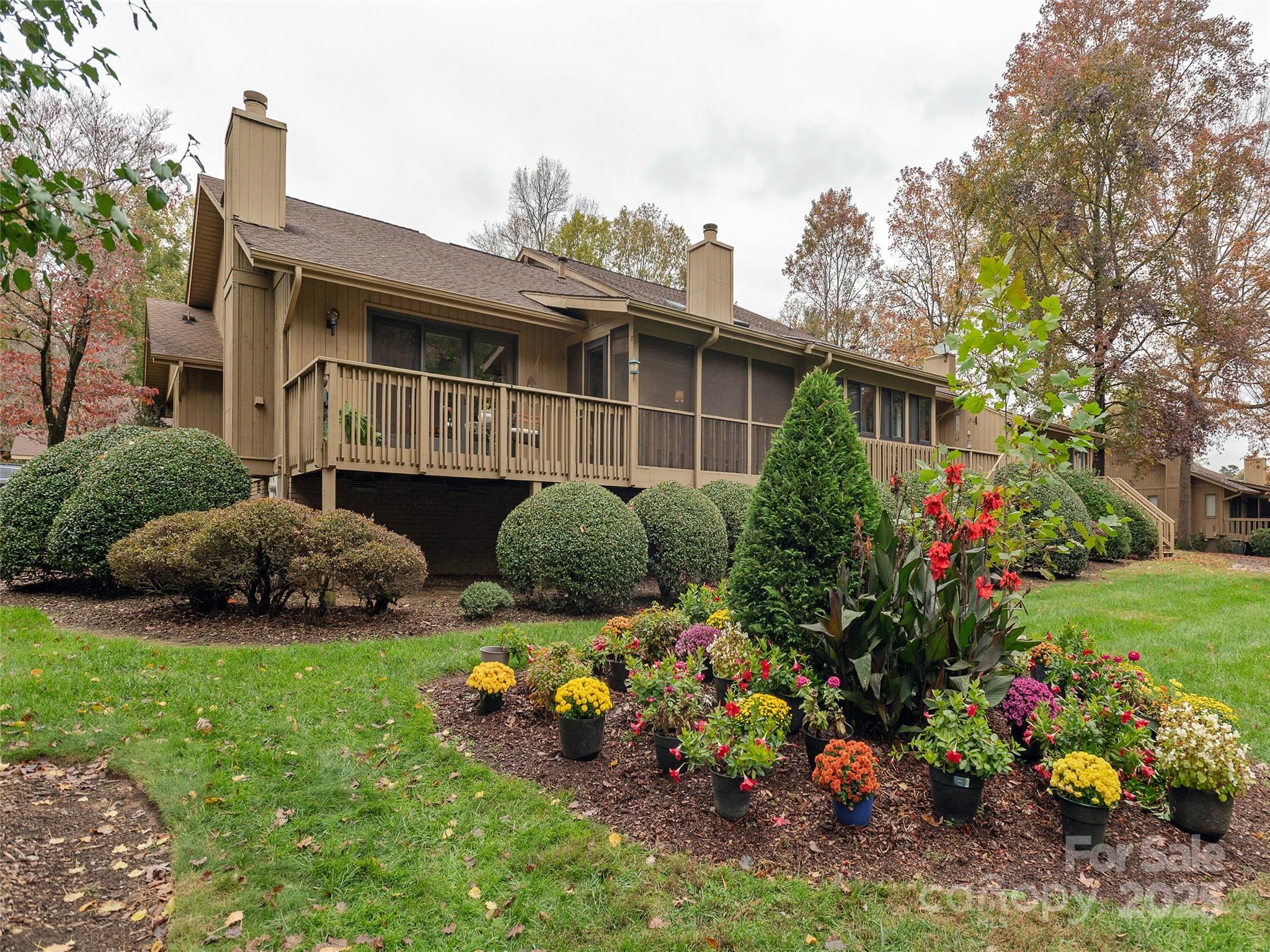 606 Red Oak Drive — Hendersonville
