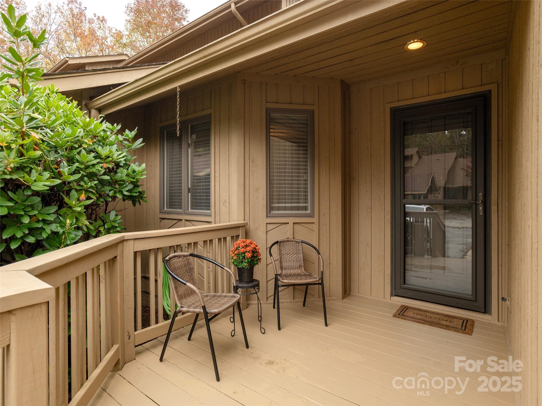 606 Red Oak Drive — Hendersonville