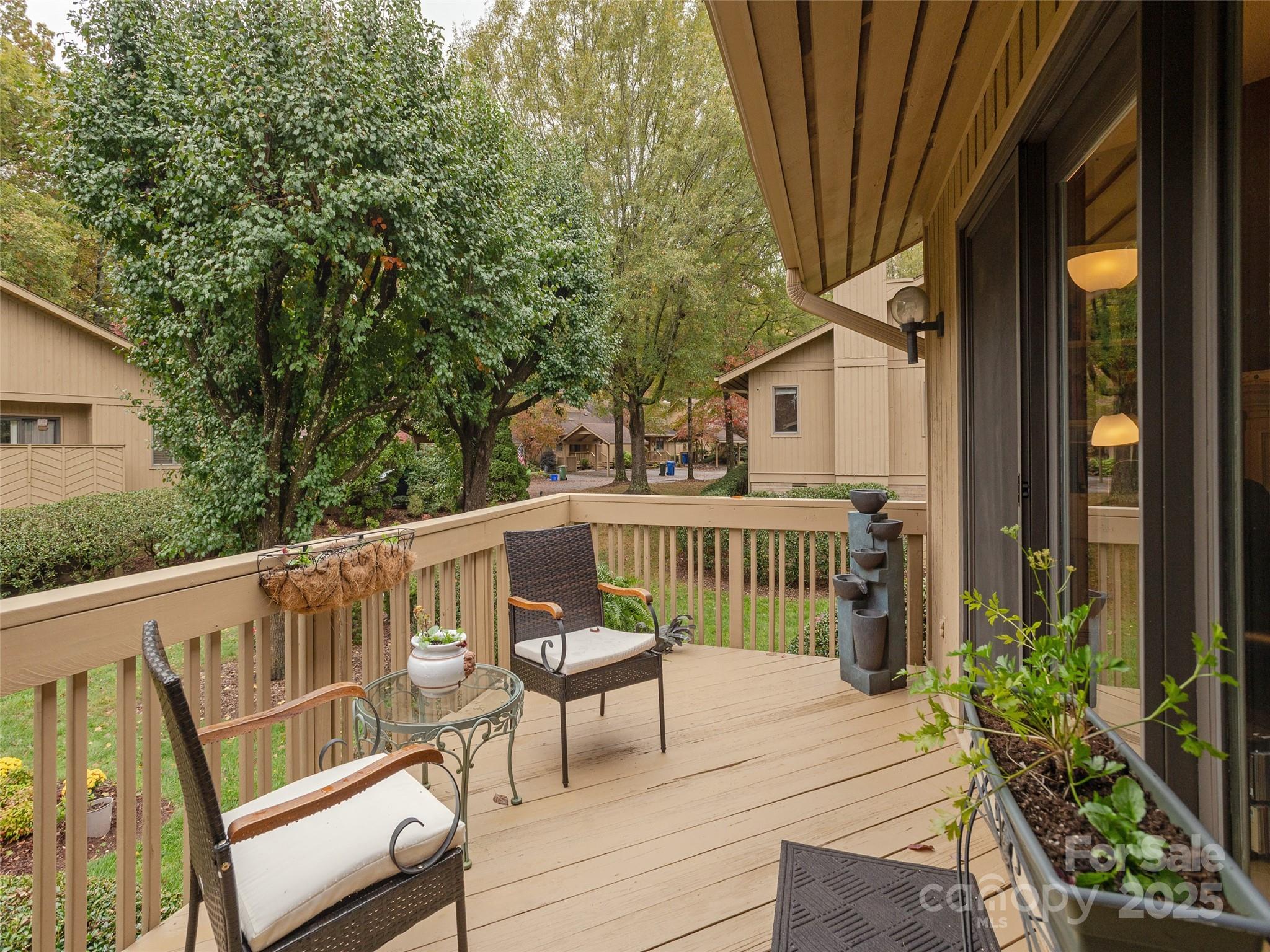 606 Red Oak Drive — Hendersonville