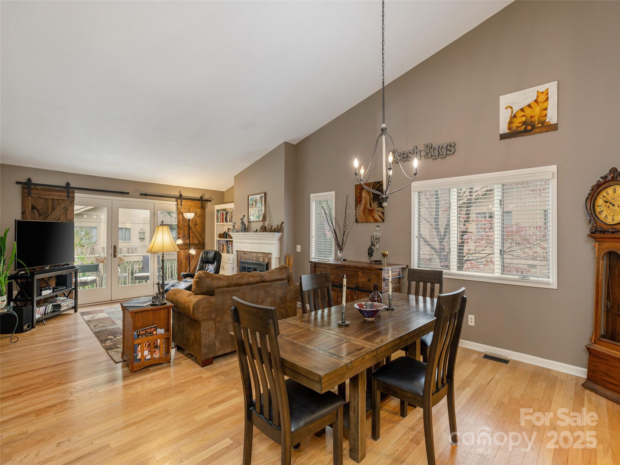 606 Red Oak Drive — Hendersonville
