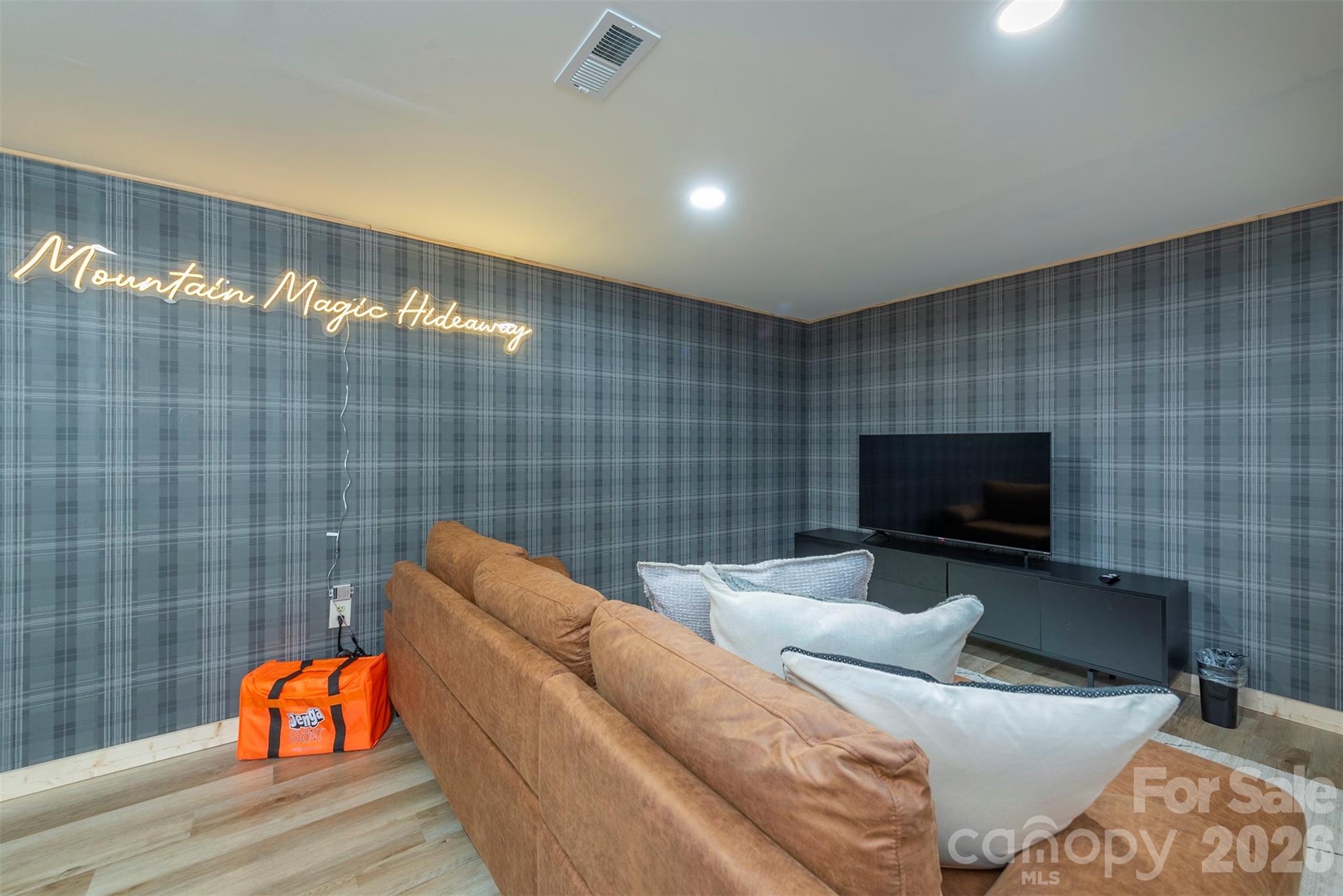 322 Goldenleaf Road — Mars Hill