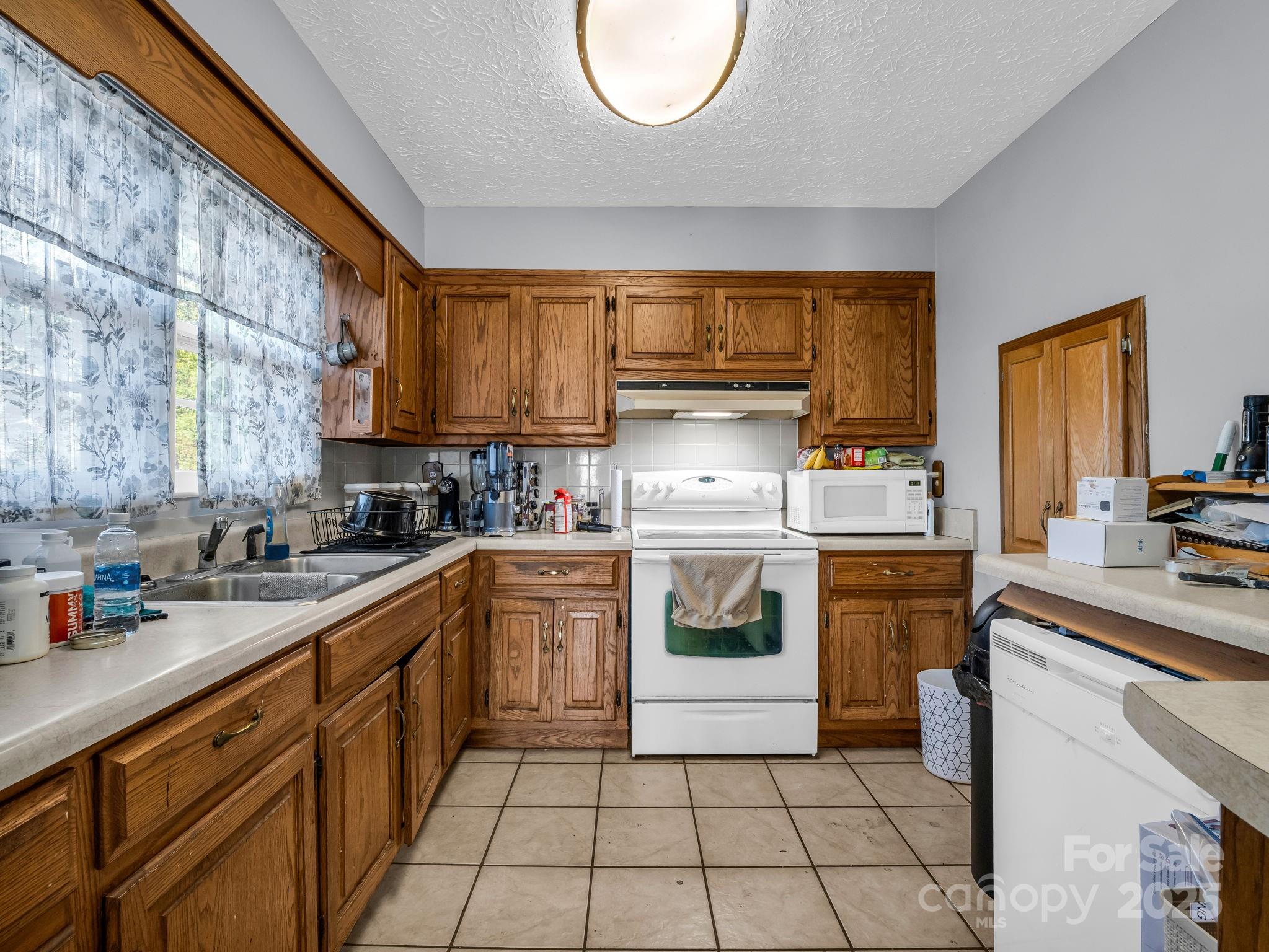 290 Stepp Mill Road — Hendersonville