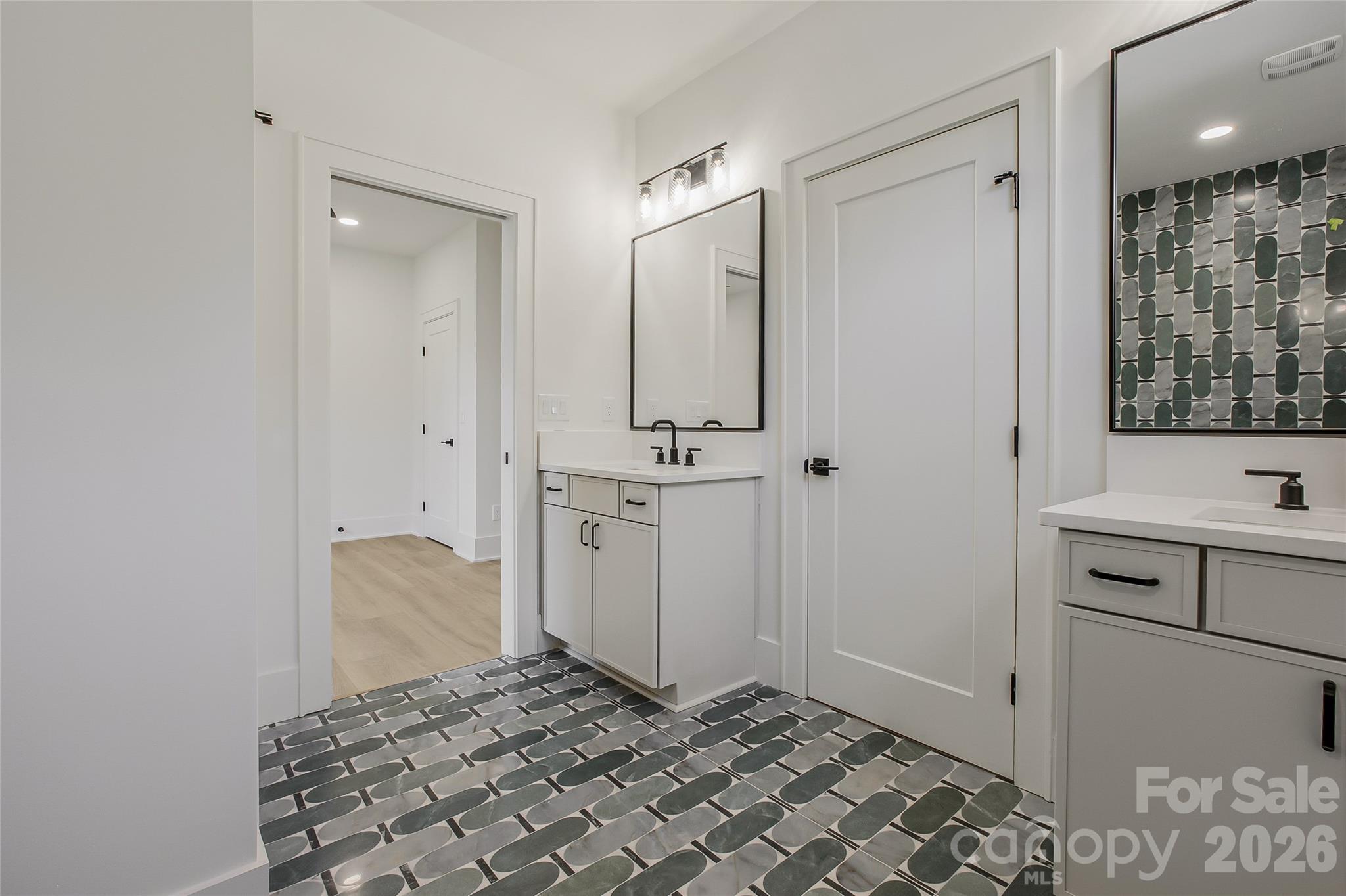 4221 Spring Street — Matthews