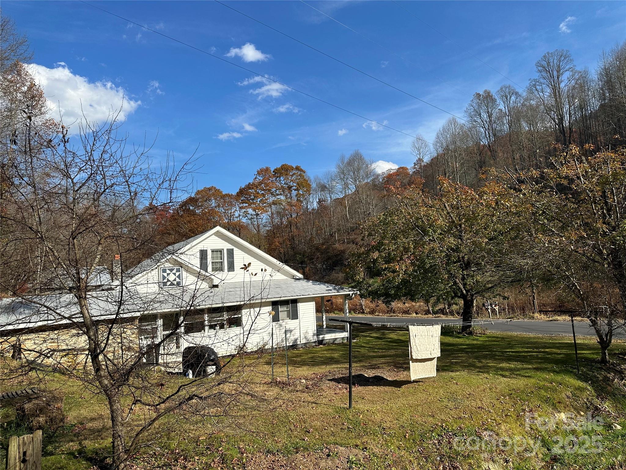 2812 Bald Mountain Road — Burnsville